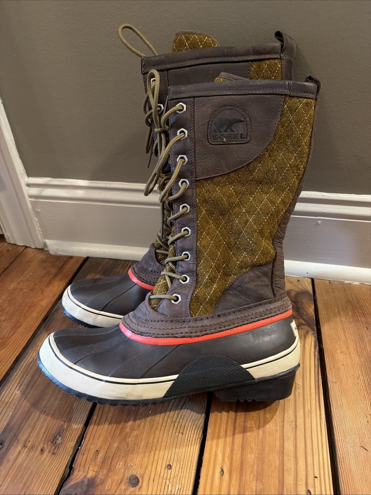 Sorrel Women’s Quilted Waterproof Boots Size 10