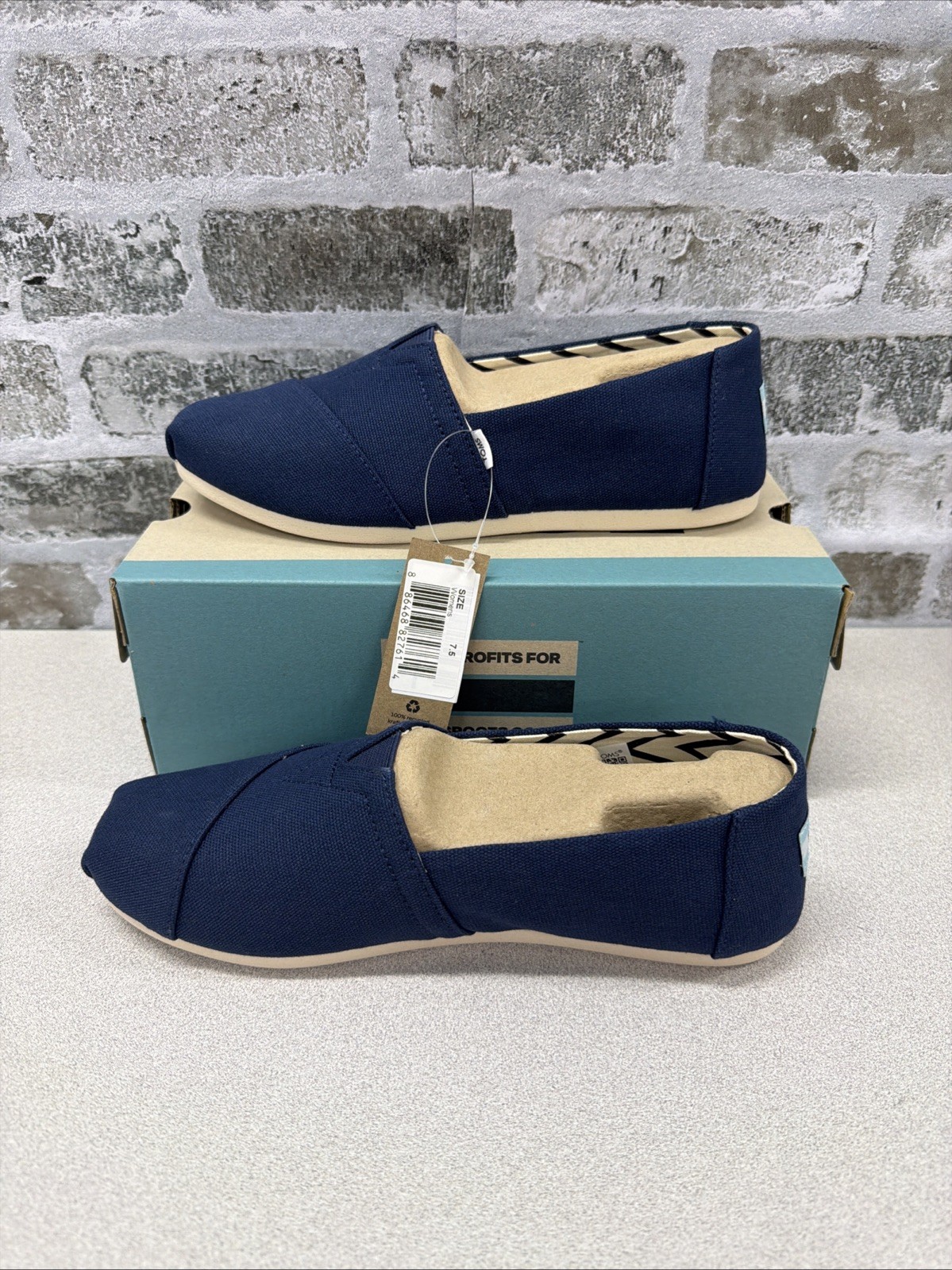 Tom’s Women Classic Flat Shoe Navy Loafers Canvas Size 7.5 Slip On Alpargata NWT
