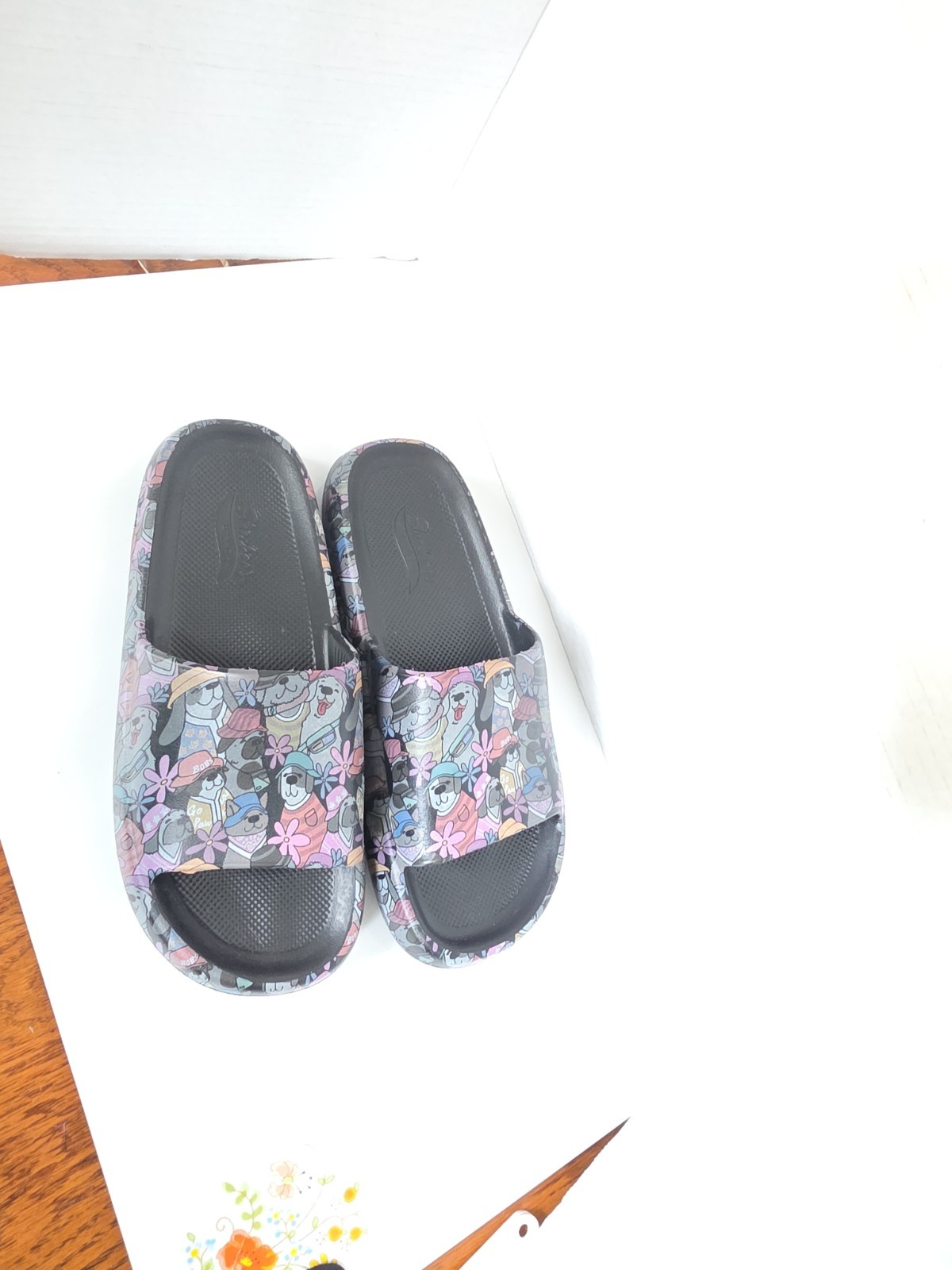 Skechers Bobs Dogs in Hats Arch Fit Horizon Foamies Womans Sandal Slide Sz 8 NEW