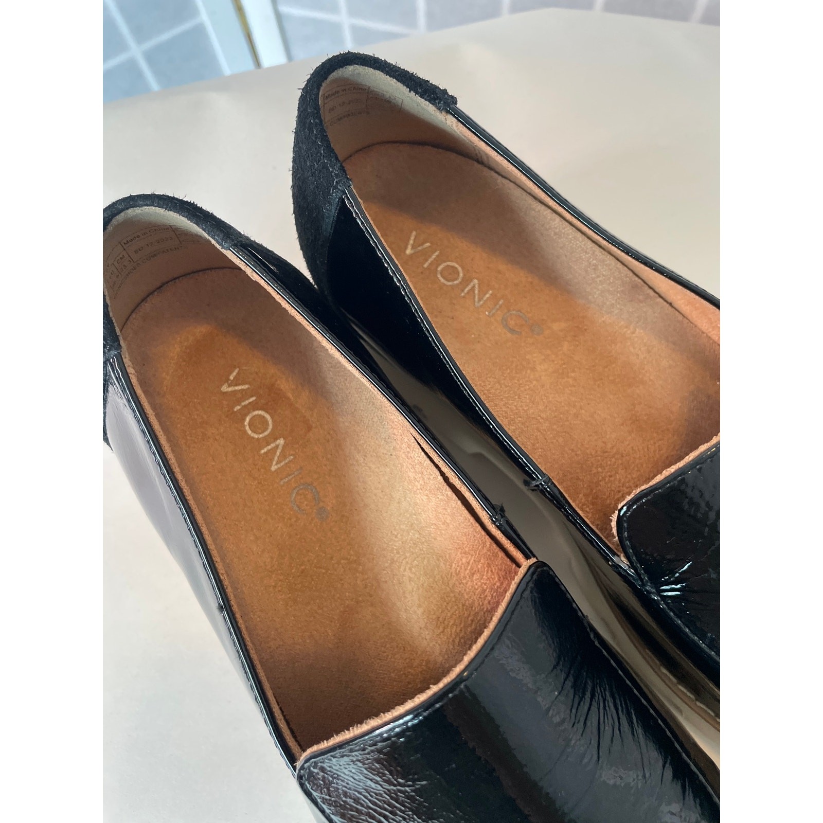 Vionic Kensley Patent Loafers Black Lug Sole 6.5 Minimalist Modern Preppy City