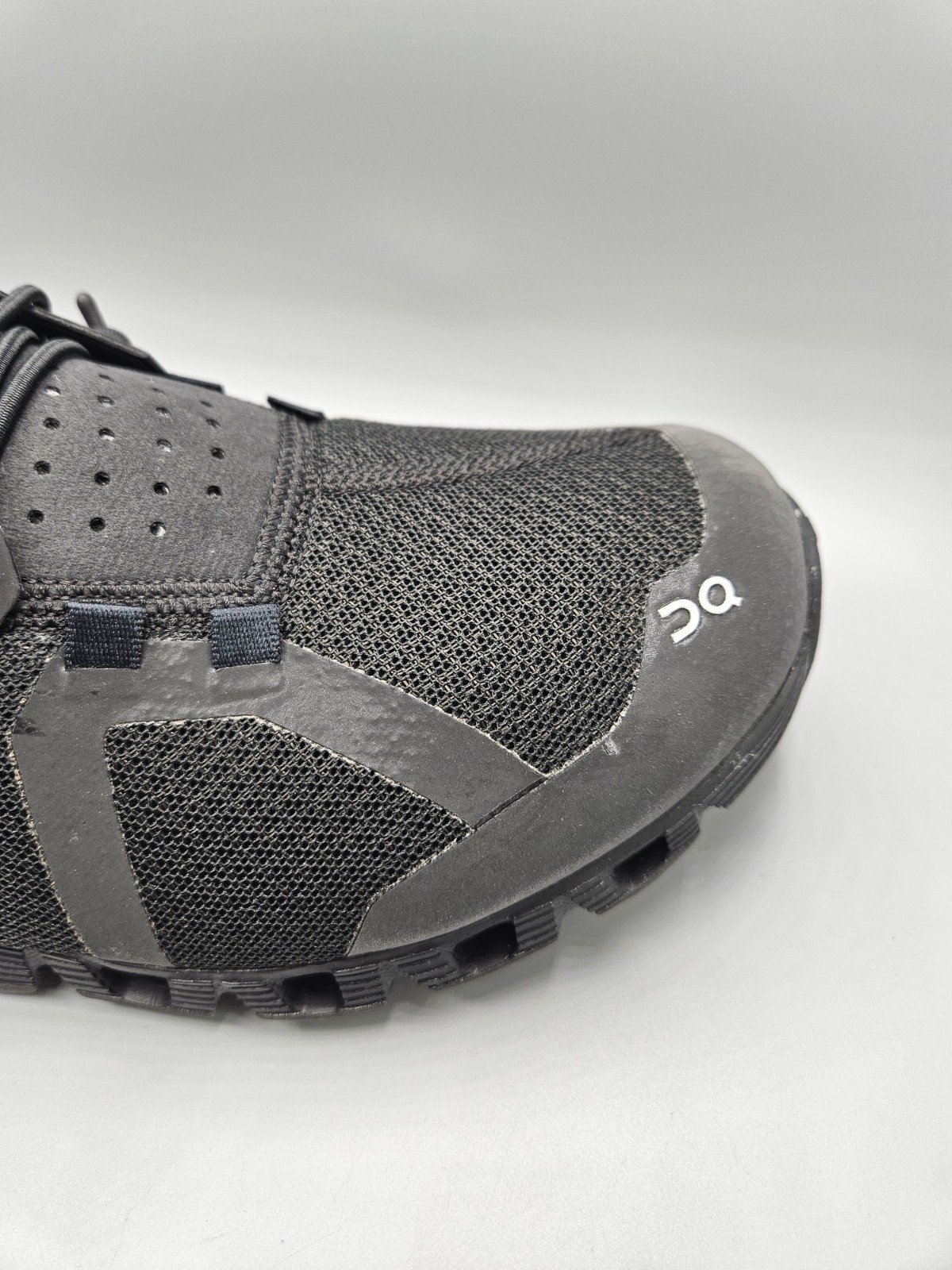 On Running Womens Cloud Waterproof Mesh Black Lunar Trainer size 6 (US)