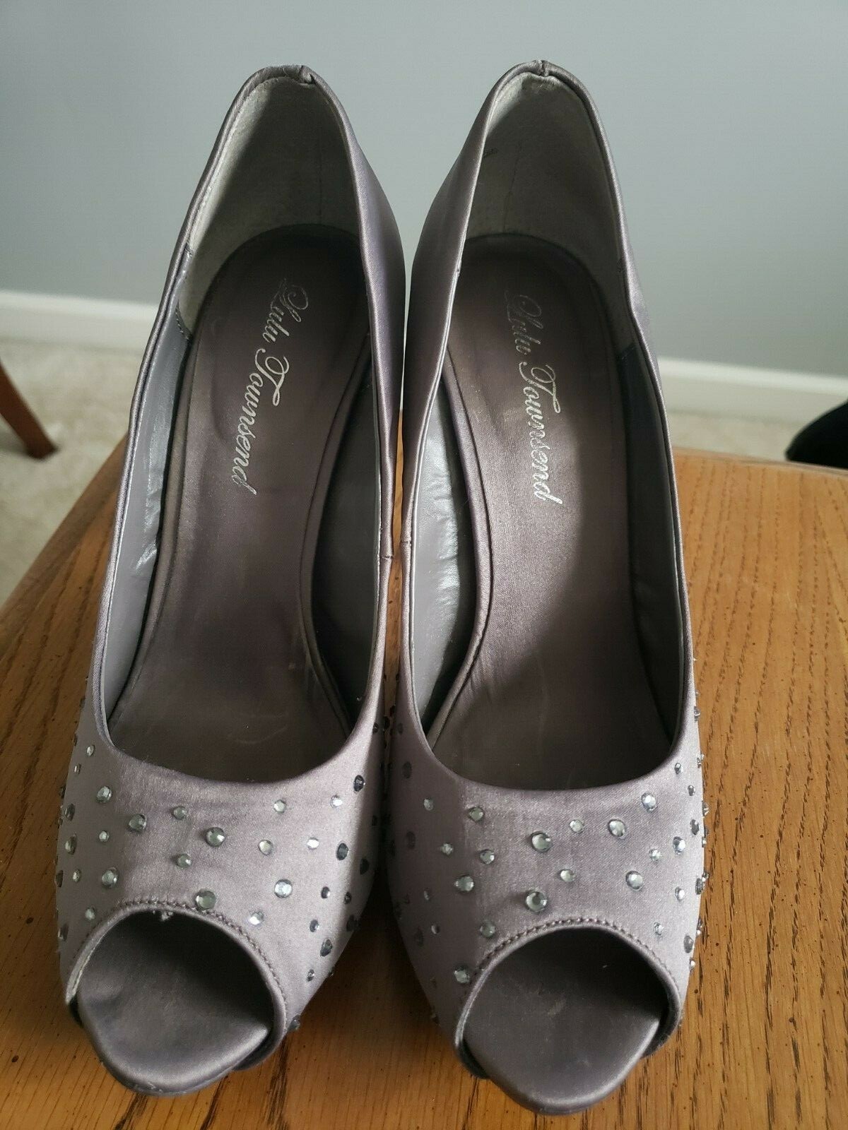 Lulu Townsend Embellished Silver/Gray Platform Peep Toe Luster Pump US 6.5 EUC