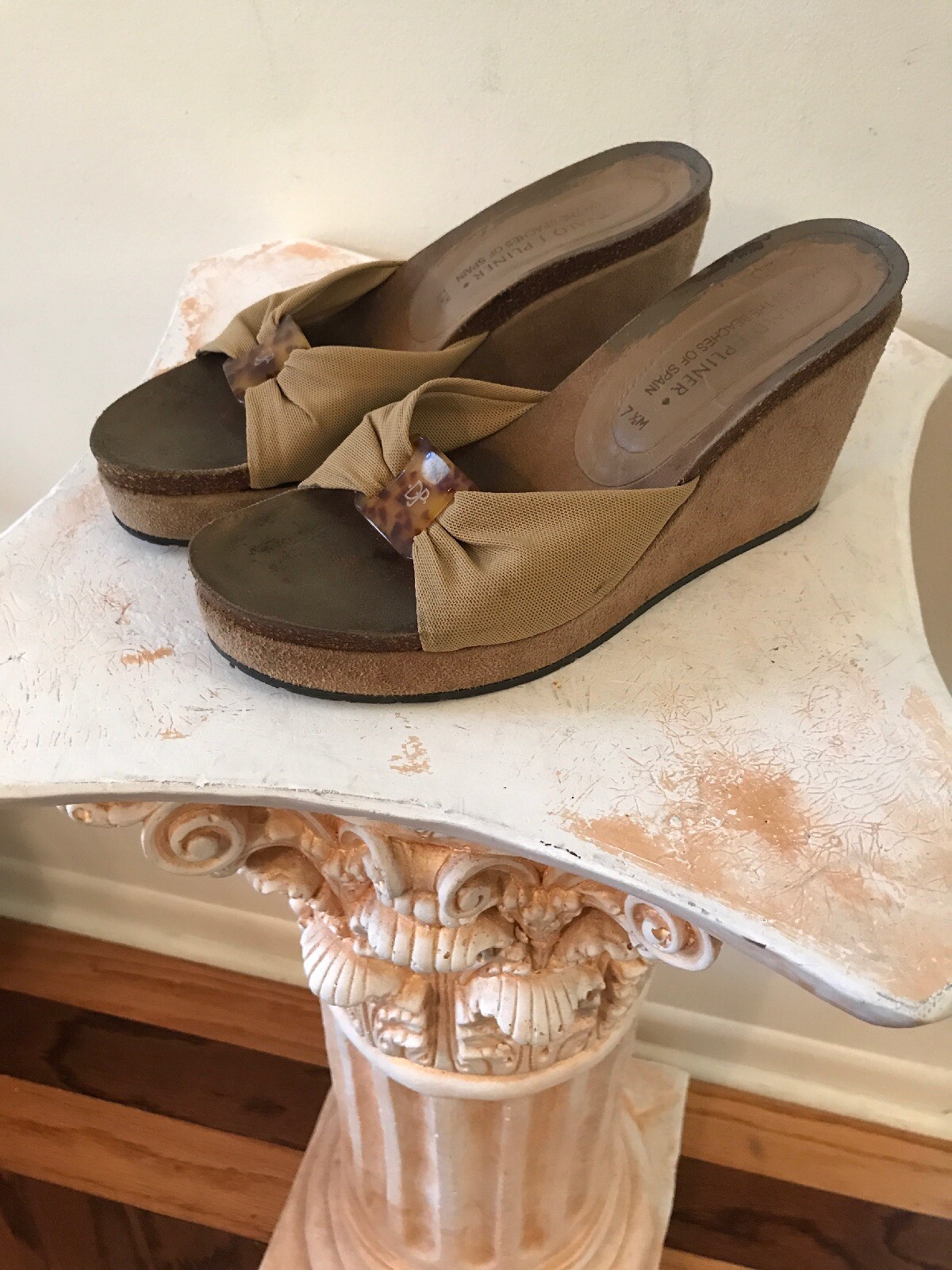 DONALD J PLINER BEIGE BROWN WEDGE SLIP ON SLIDES SANDALS SIZE 7.5 M WOMEN’S