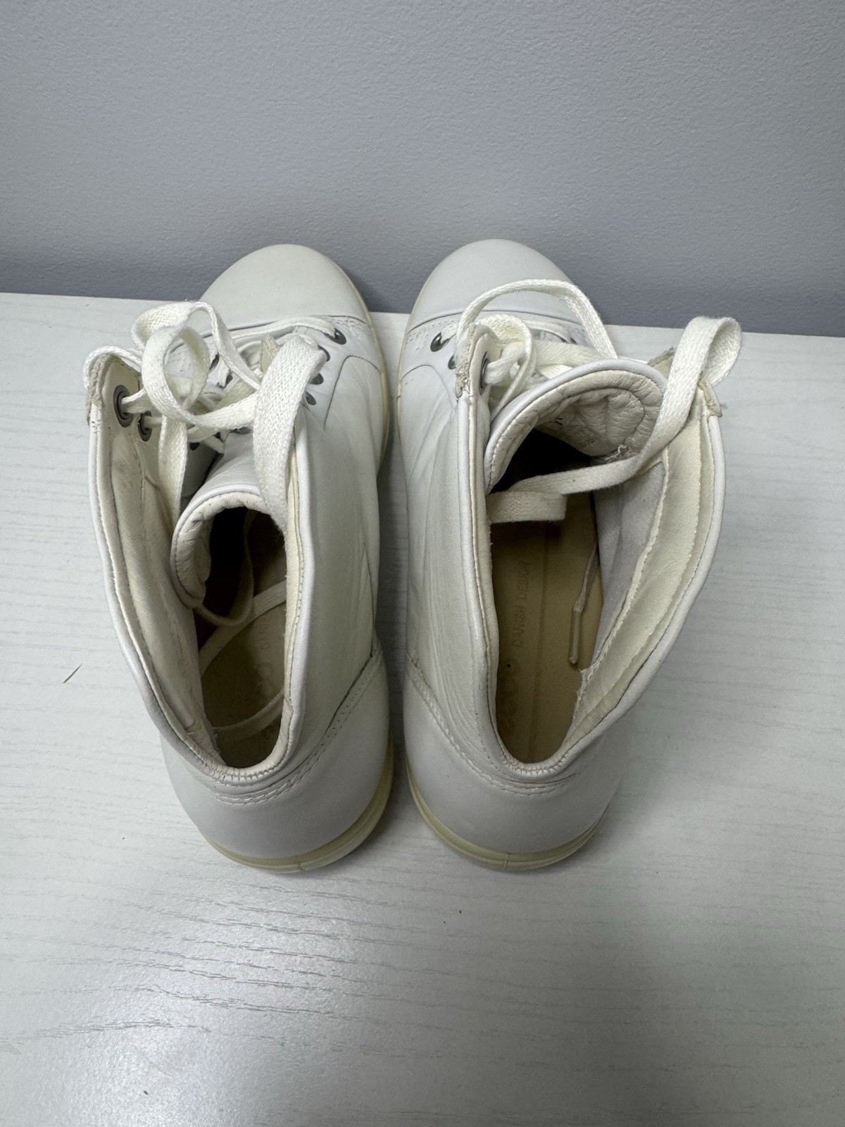 ECCO Soft 7 High Top Sneakers White Leather Lace Up Women’s EU 36 US 5
