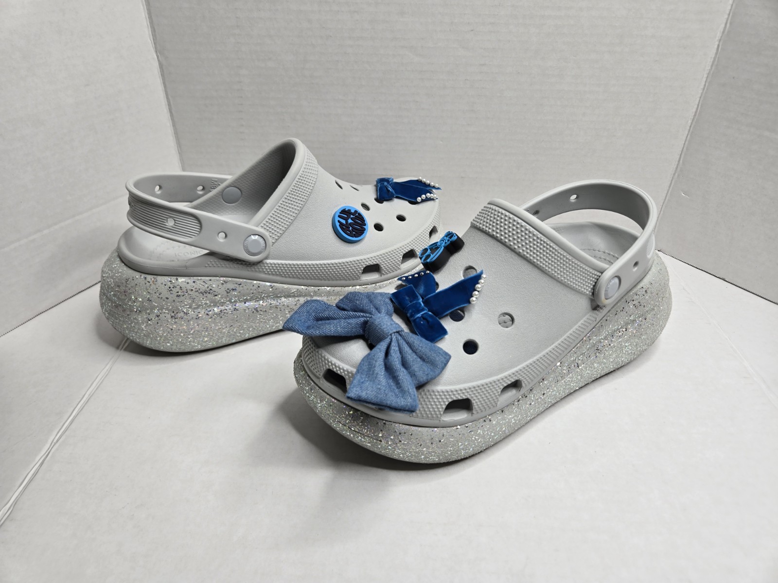 Crocs Classic Unisex Adults Crush Glitter Clogs Gray Jibbitz Women’s 10 Sandal