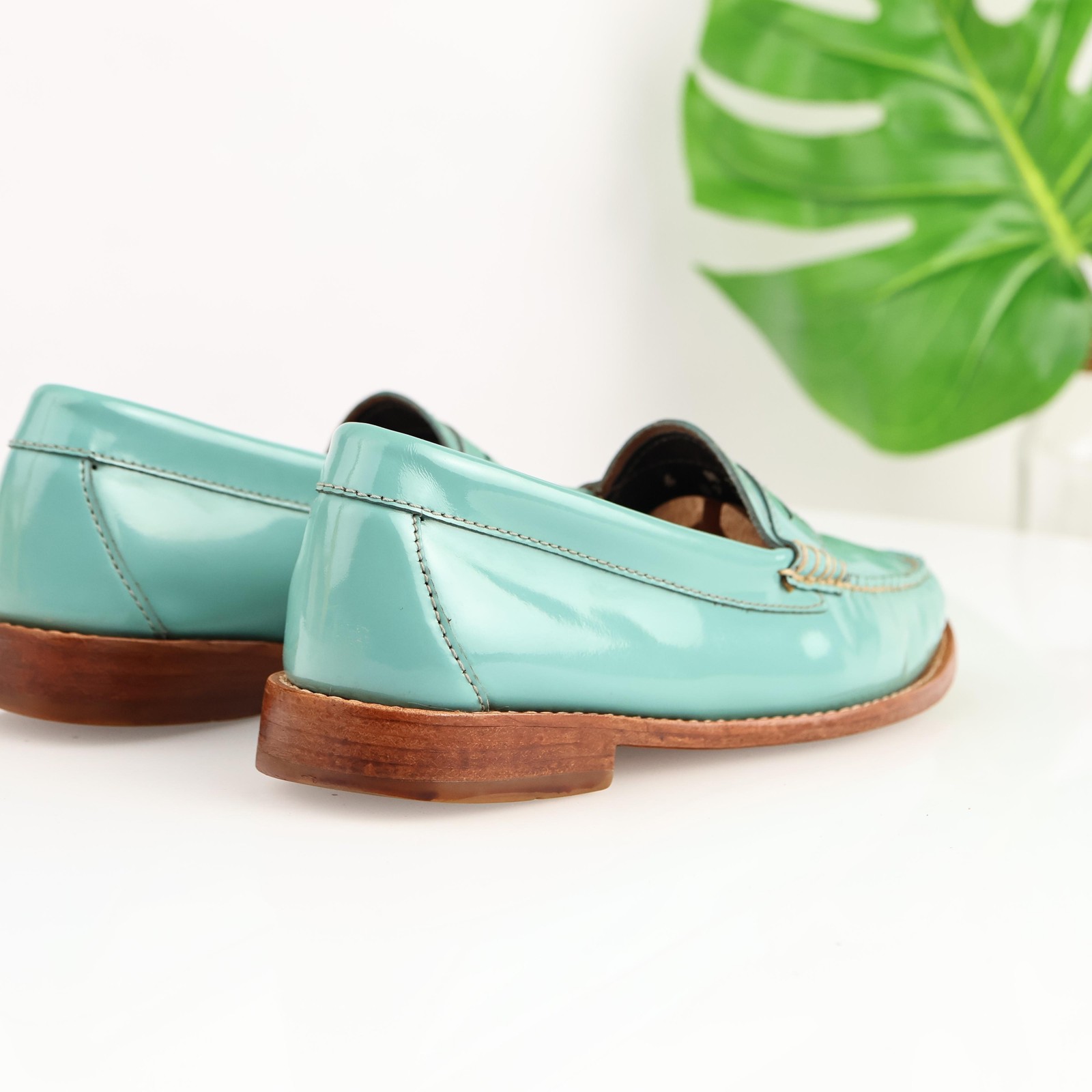 GH Bass Weejuns Womens Penny Loafers Size 6 Turquoise Aqua Patent Flat Moc Shoes