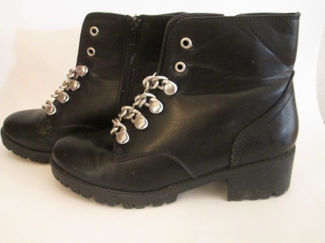 Black Combat Boots w Chains Side Zip Size 7.5 Med. Goth Punk