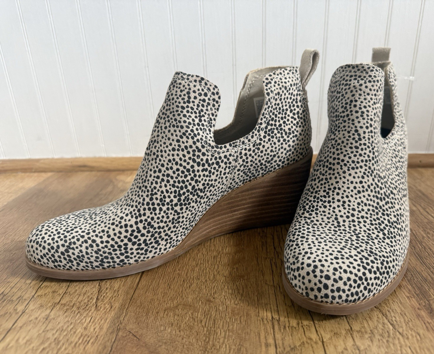 TOMS Kalie Suede Wedges Macadamia Mini Cheetah Print Cutout Boots Size 7.5