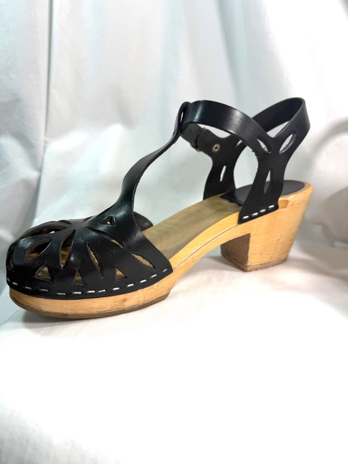 Swedish Hasbeens clogs 39 Lacy Sandals Black leather platform