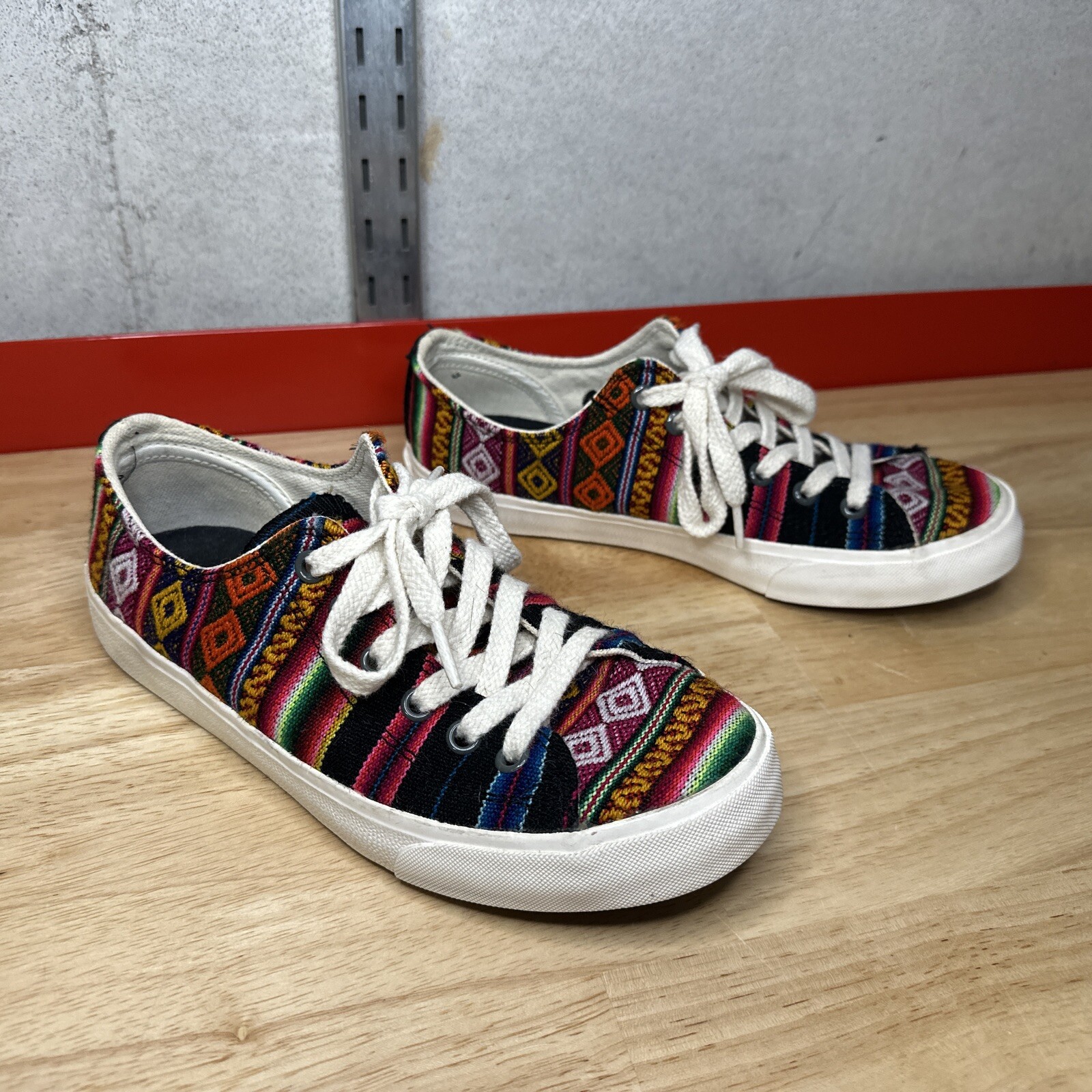 Inkkas Low Top Sneakers Women’s Size 6 Men’s 4 Aztec Southwestern Colorful