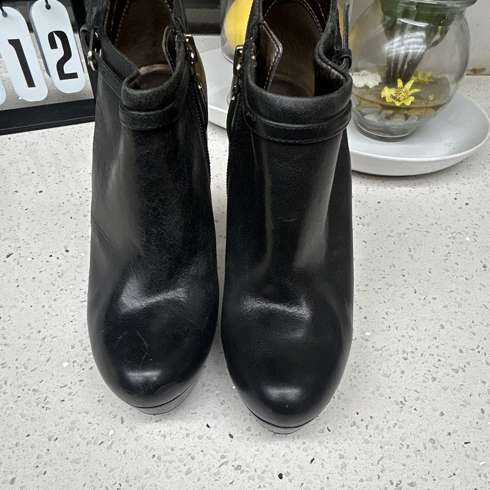 GUESS Womens Black Leather Ankle Bootie Round Toe Zip Buckle Logo 7M