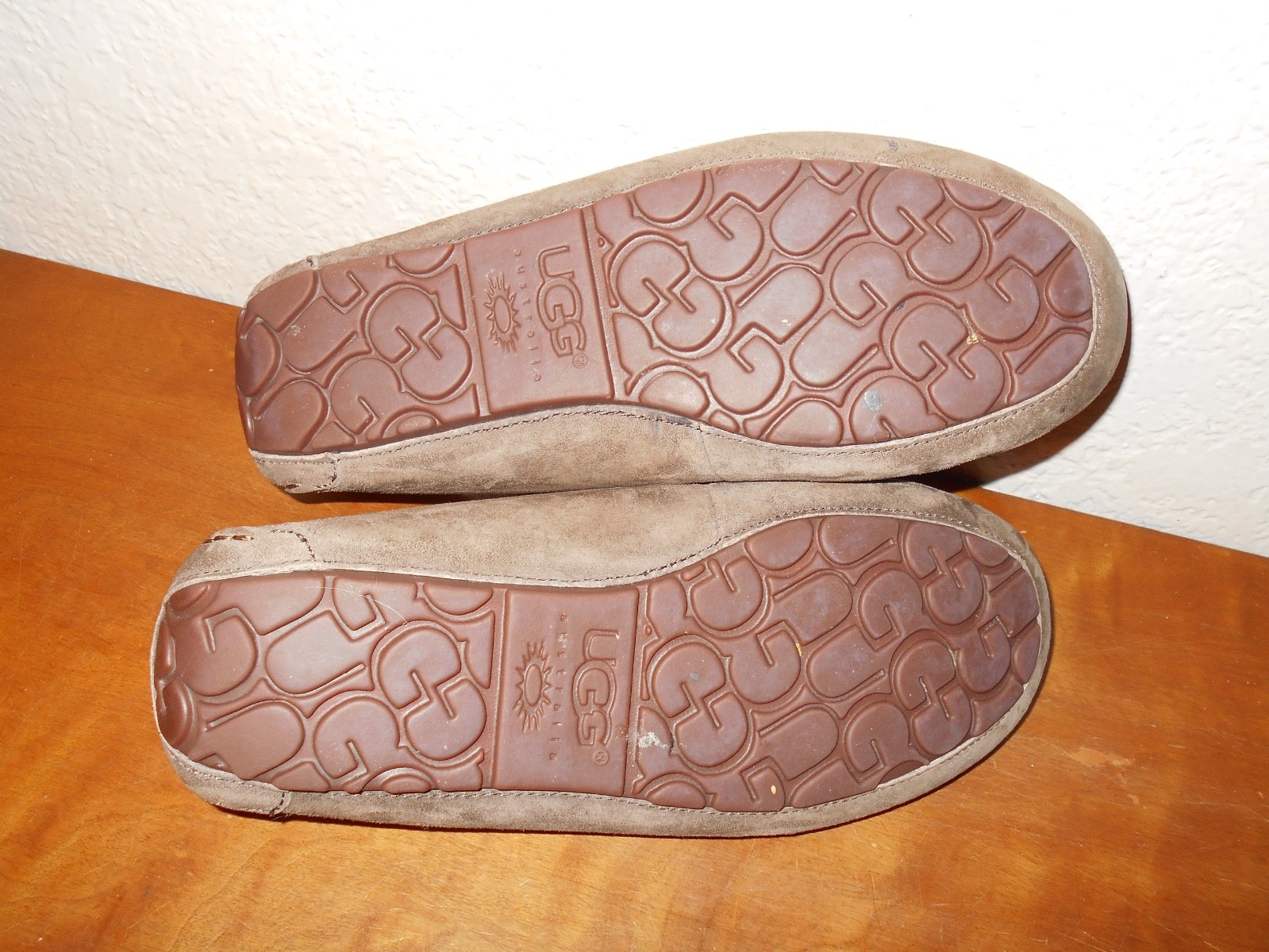 UGG Australia Dakota Espresso Suede Women’s Slipper Moccasins Size 9M