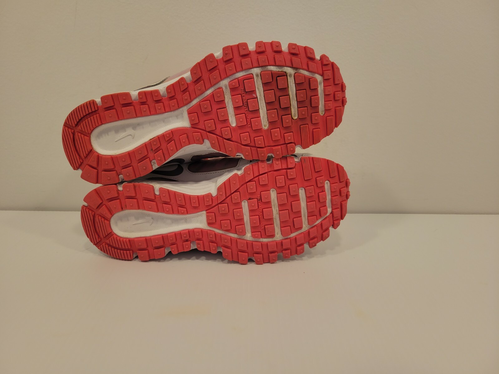 Beautiful! Womens NIKE DUAL FUSION ST 2 Athletic Shoes – Size US 6 M