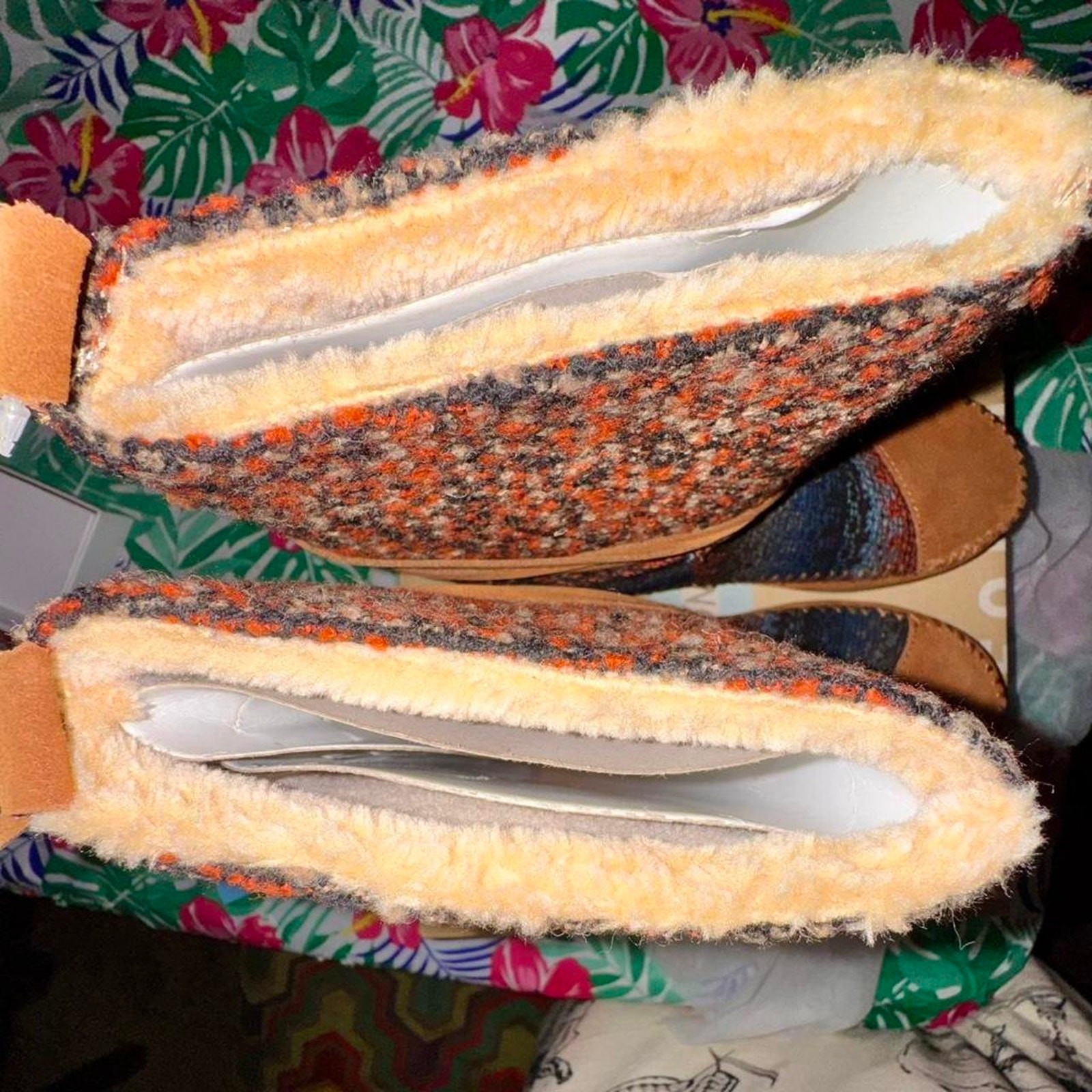 Nwt toms nepal cinnamon suedetextile