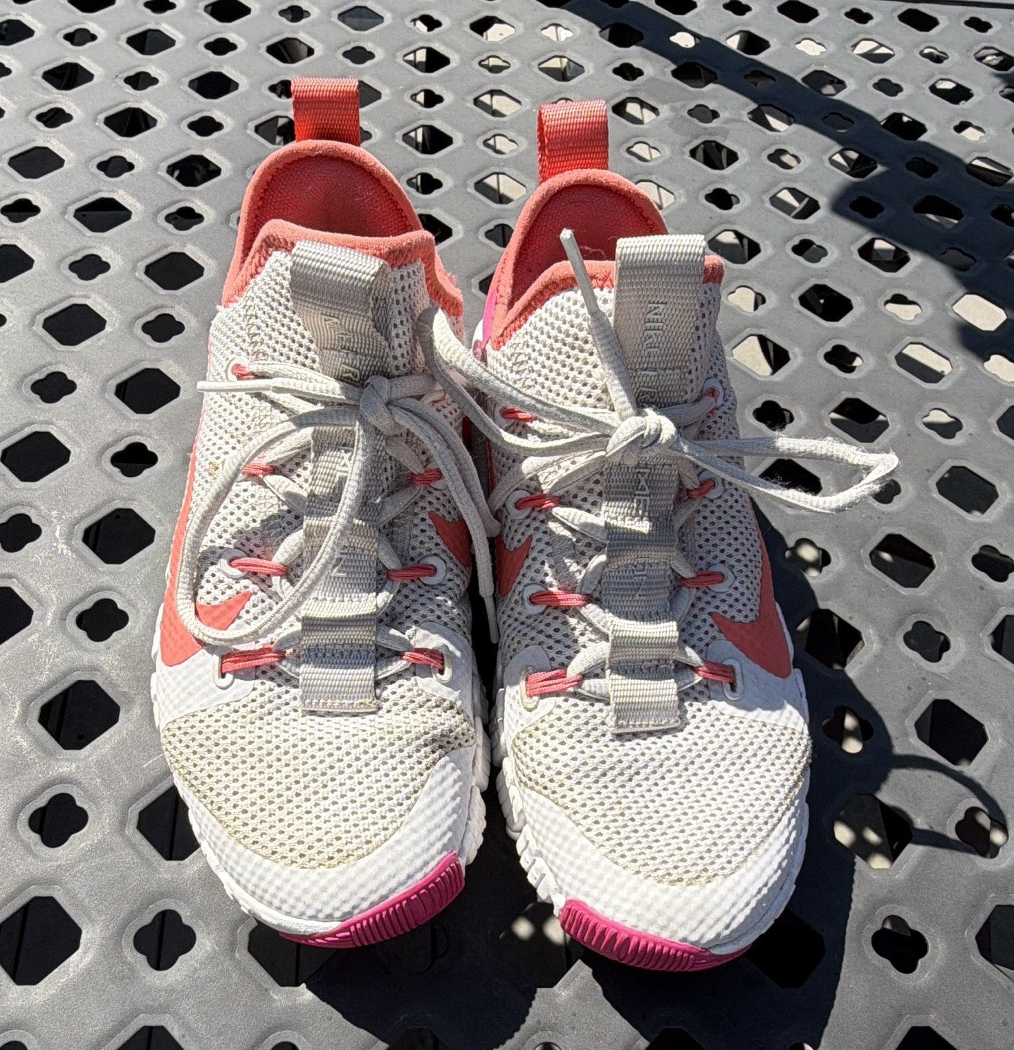 Nike Women’s Low Top Mesh Lace-Up Sneakers White/Pink Style Code CJ6314