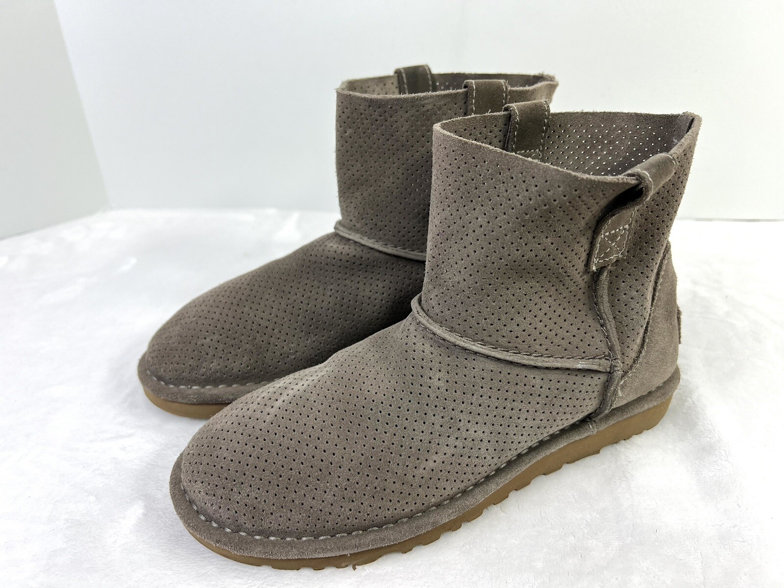Ugg Classic Mini Perforated Ankle Unlined Boot Leather Gray 1016852 Women Size 6