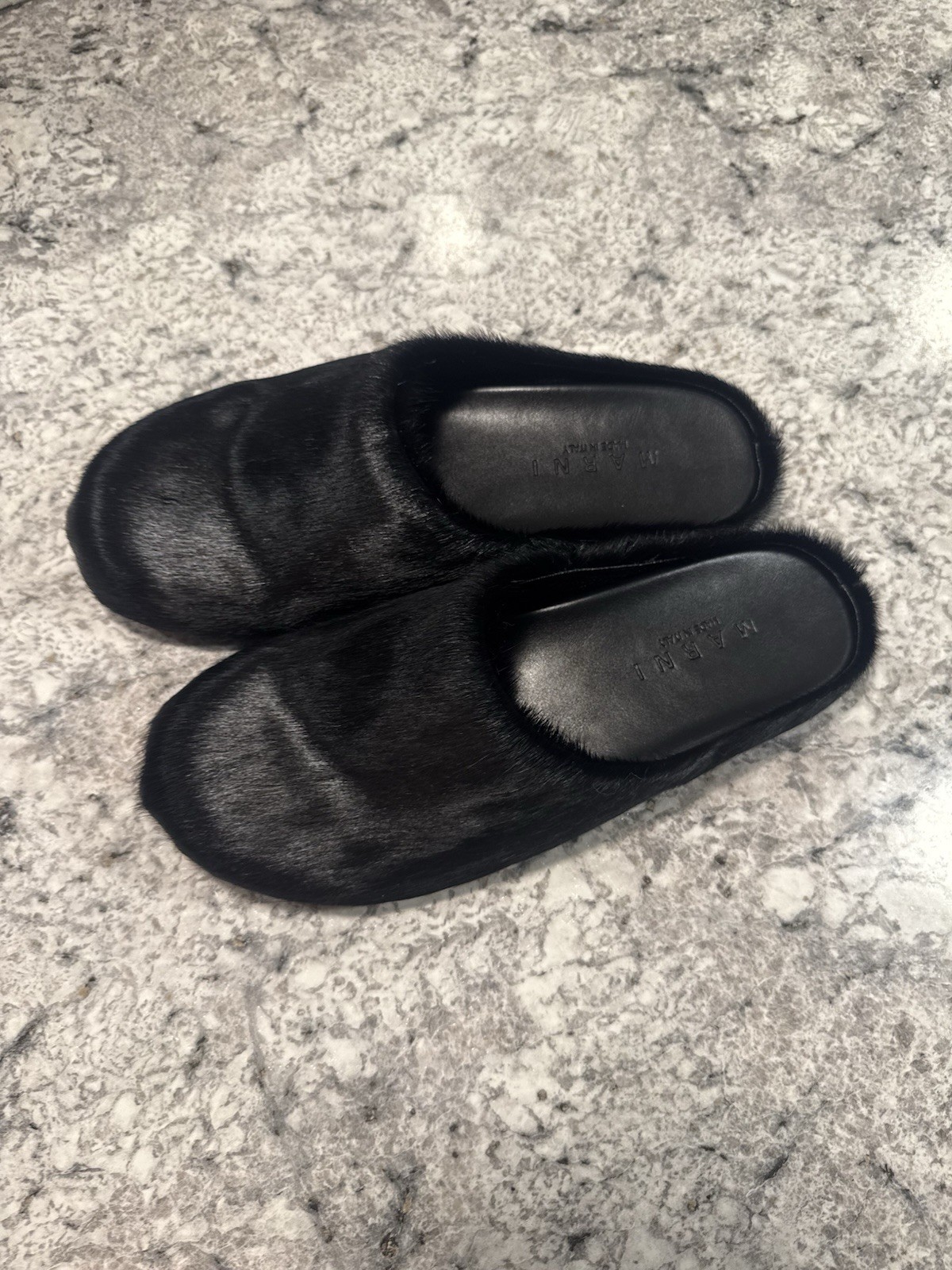 Marni Black long haircalfskin Fussbett sabot G2U