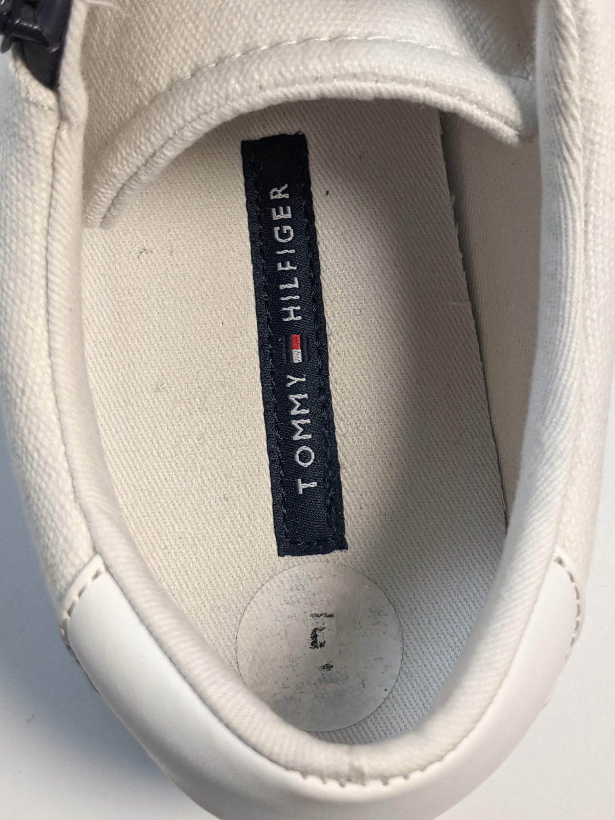 Tommy Hilfiger Women’s Paulli White W/Red White Blue Accents Canvas Sneaker Sz 9