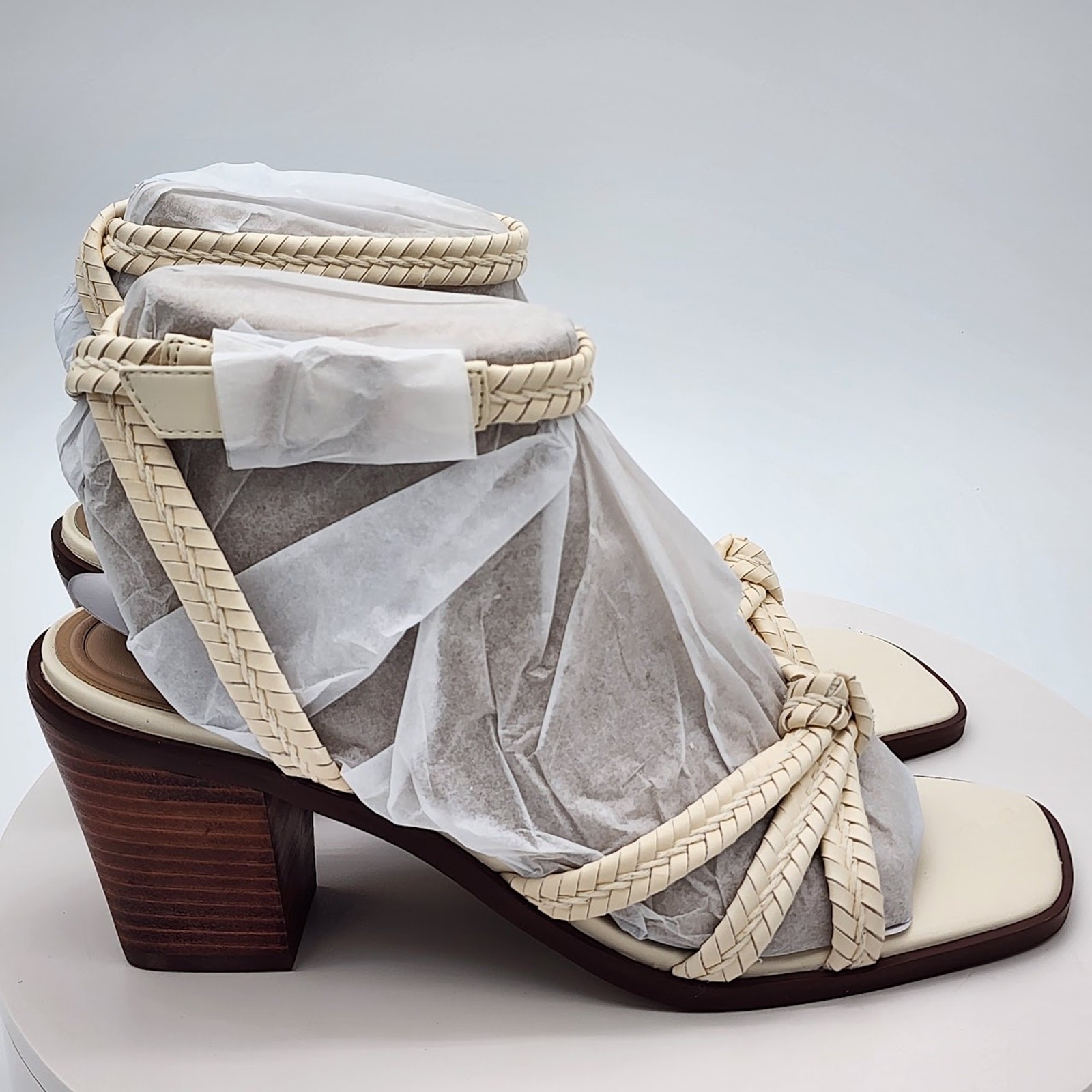 NEW – Giani Bernini Renaee Women’s White Linen Block Heel Sandals – Size 7