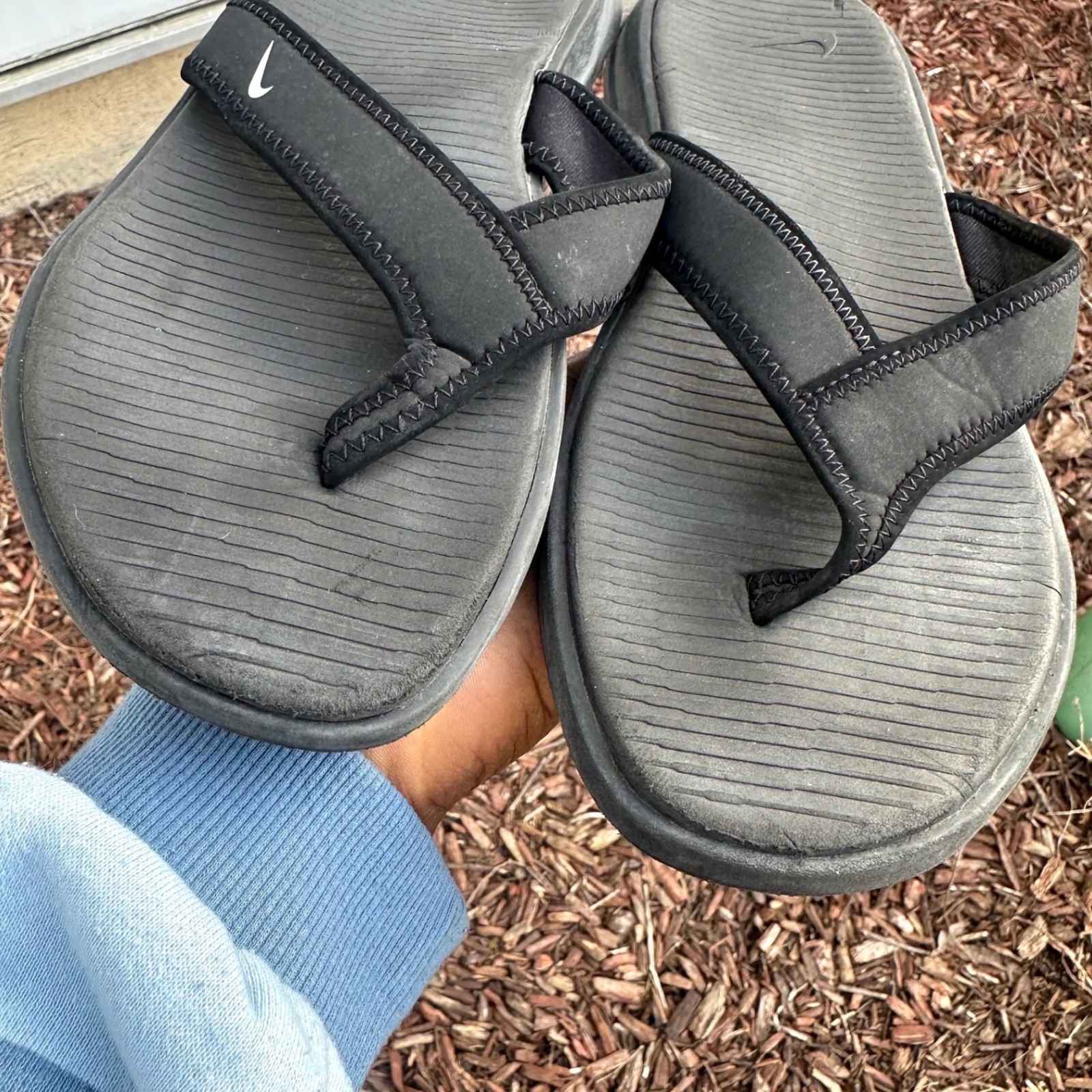 Nike Ultra Celso Girl Thong Sandals Size 8 Black Flip Flop Shoes