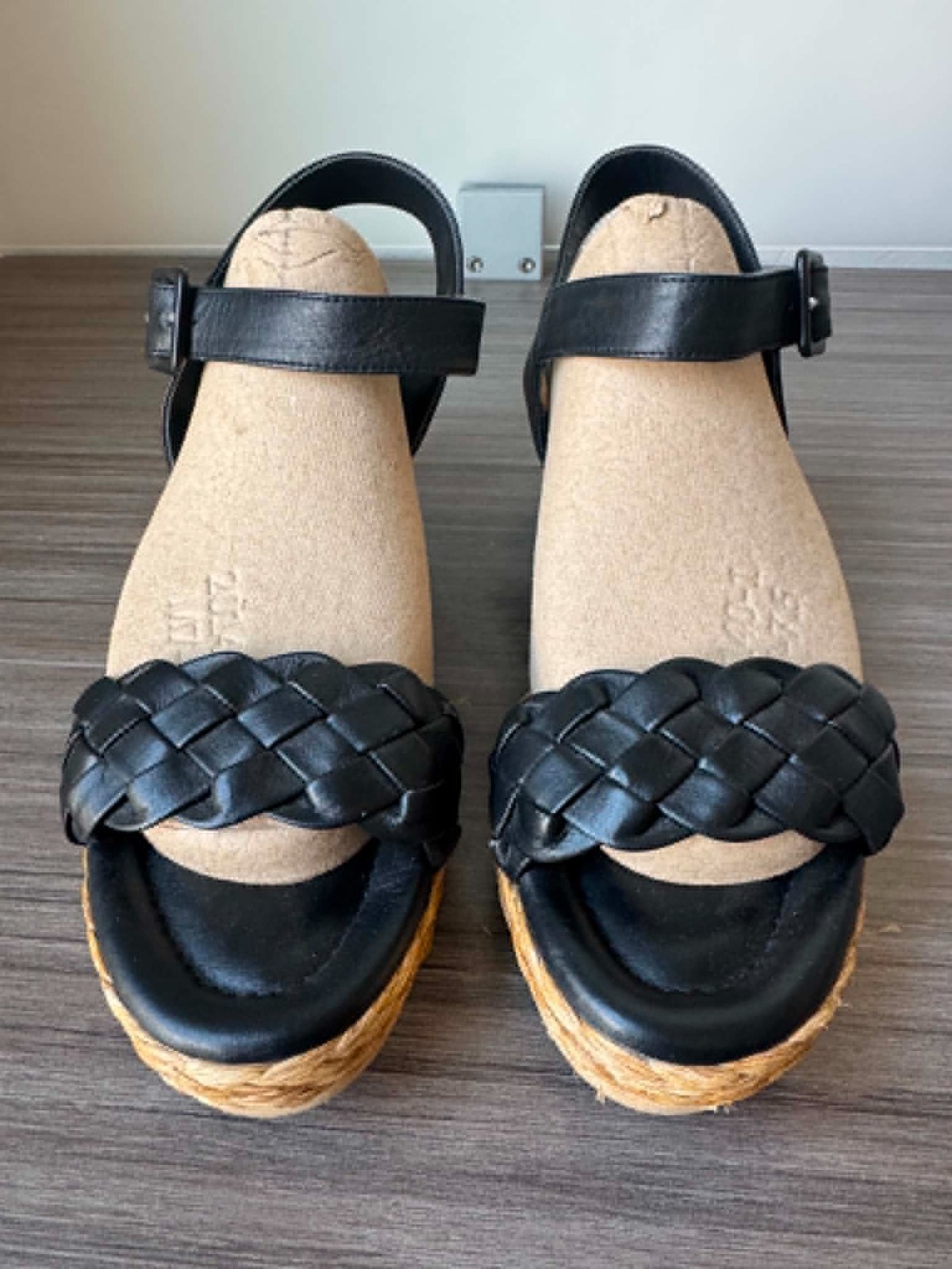 André Assous Cecilia Platform Wedge Sandals Women’s Size 9 US 40 EU $259 Andre