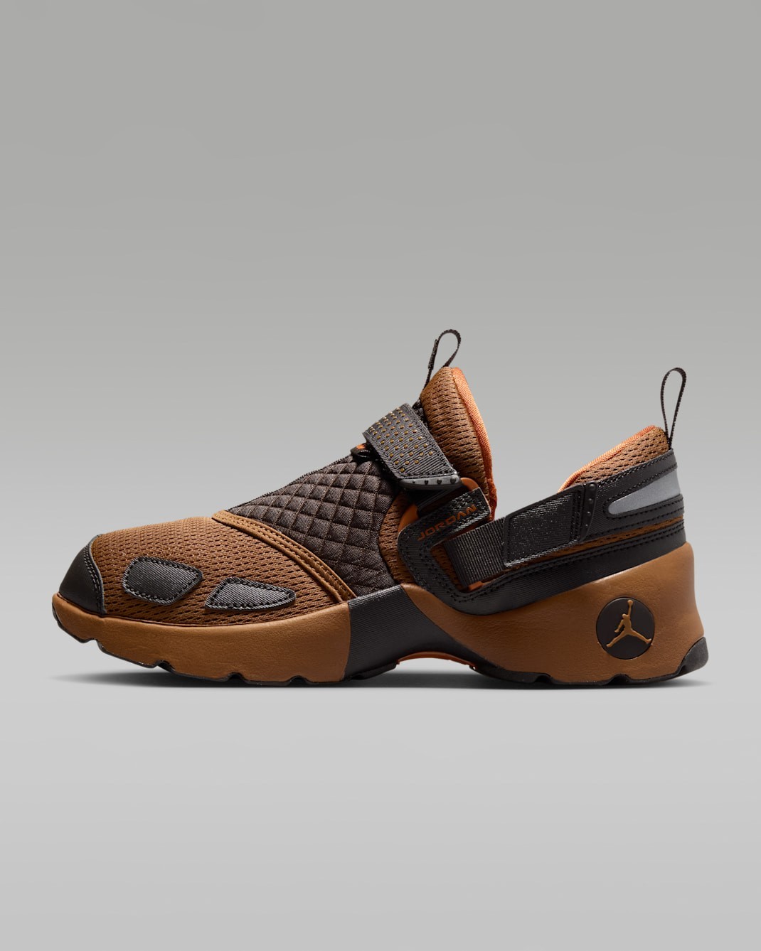 NIKE Women’s Jordan Trunner LX HQ2164-200 Light British Tan Reflective Silver