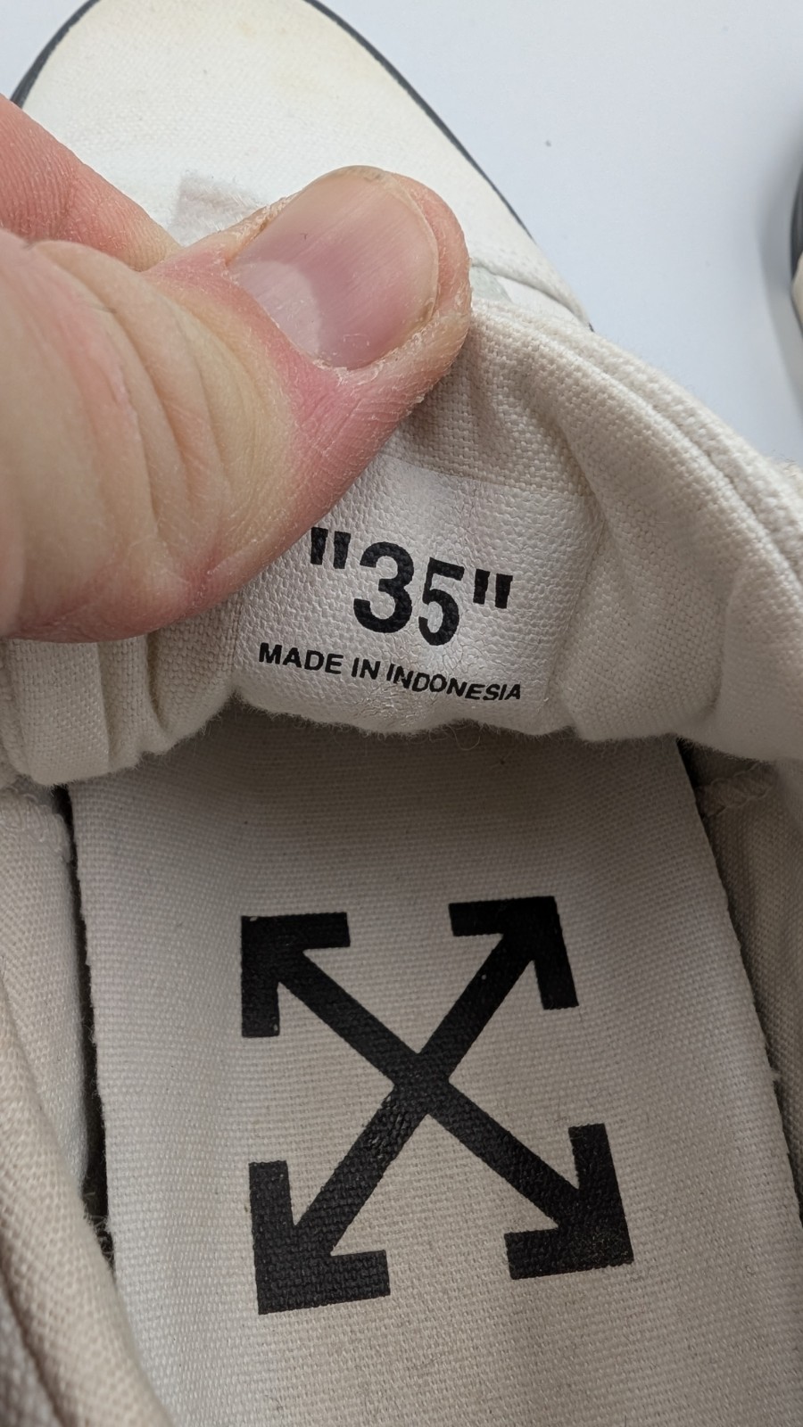 OFF-WHITE Vulc Low White (Updated Stripes) Women’s US 5 / EU 35 / UK2 (B33)