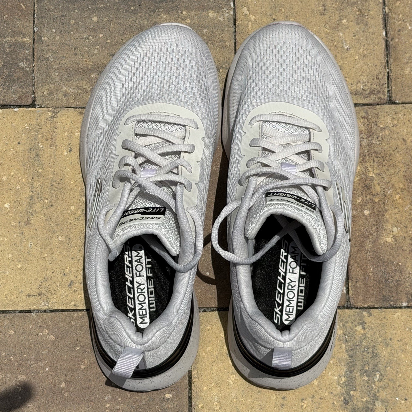 Sketchers Women’s 8M Sketch-Air Dynamight – So Sleek Lite-Weight Memory Foam