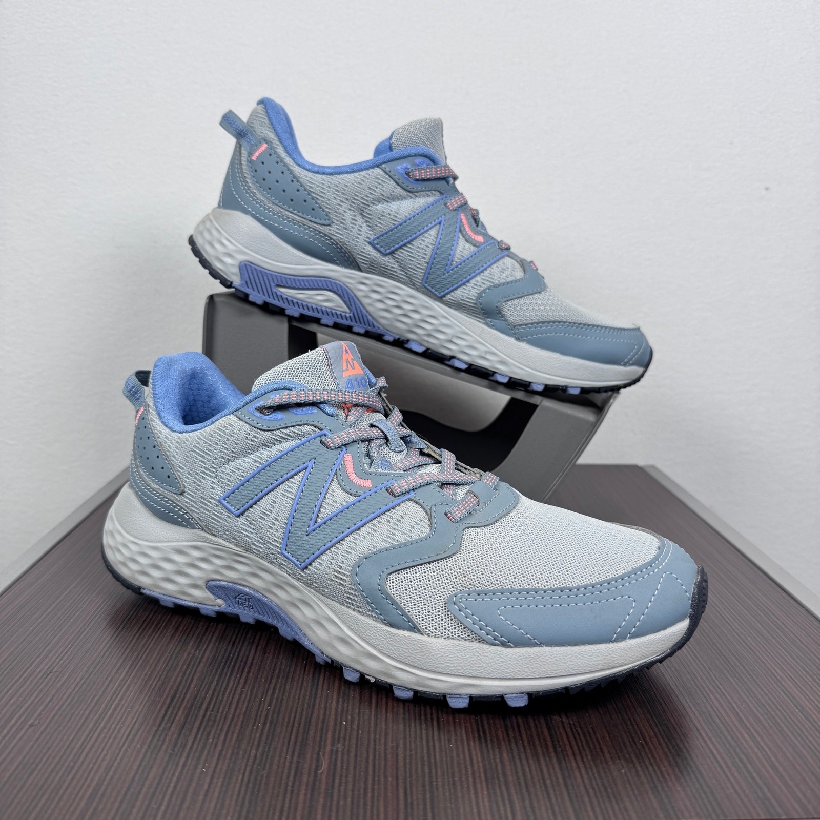 New Balance 410 V7 Trail Shoes Womens 10 Mens 8.5 Blue Gray Walking Sneakers