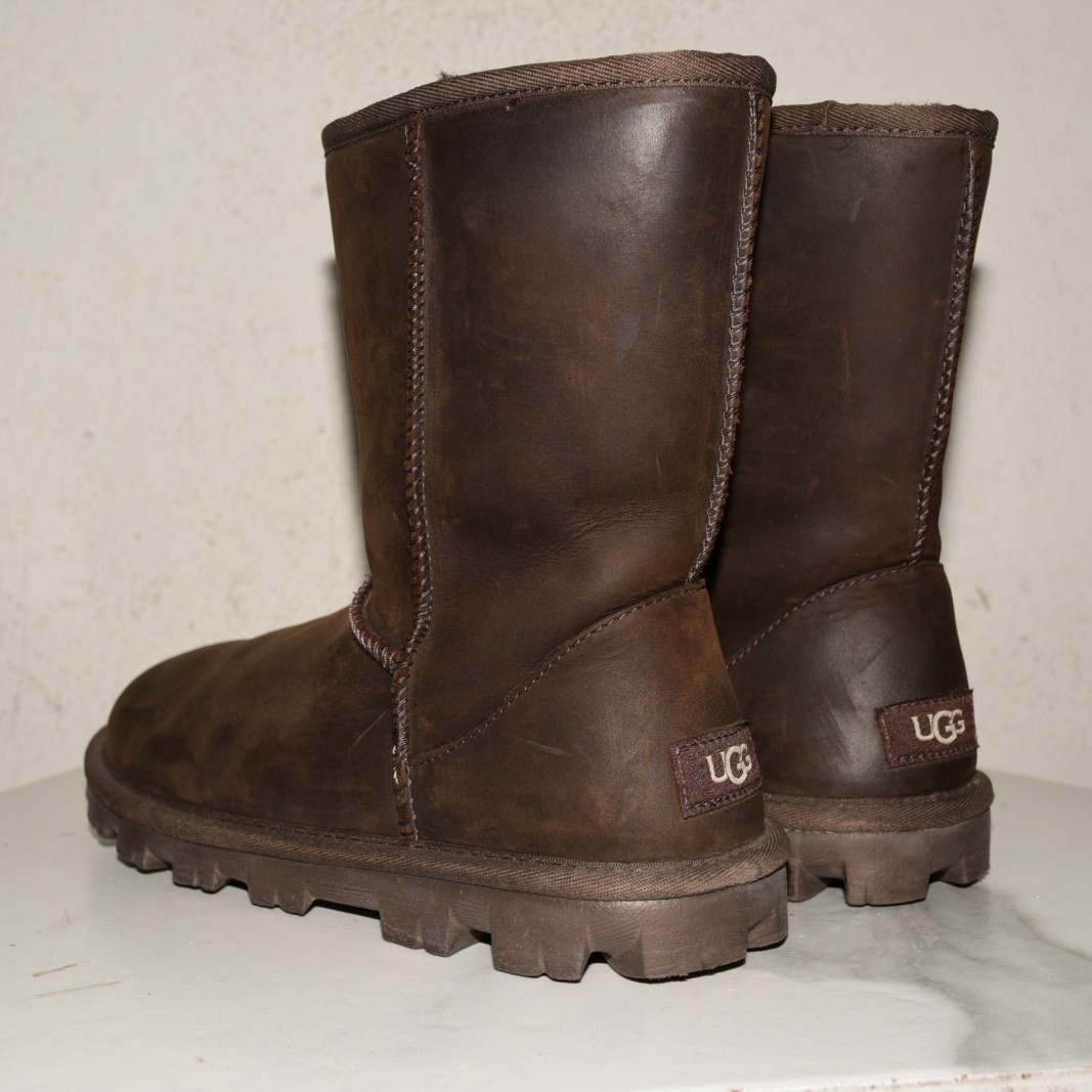 UGG Essential Short Leather Boot Women US 8