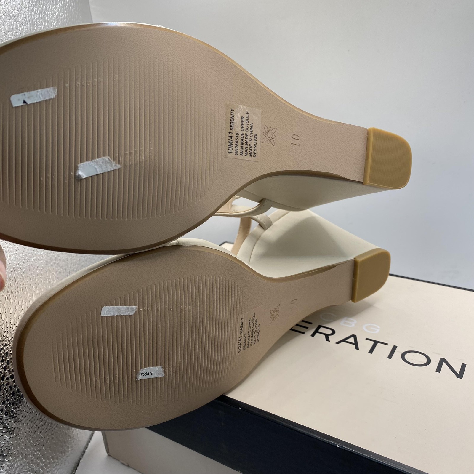 BCBGeneration Serenity Shoes Womens Size 10 Cream Thong Wedge Sandals Comfort