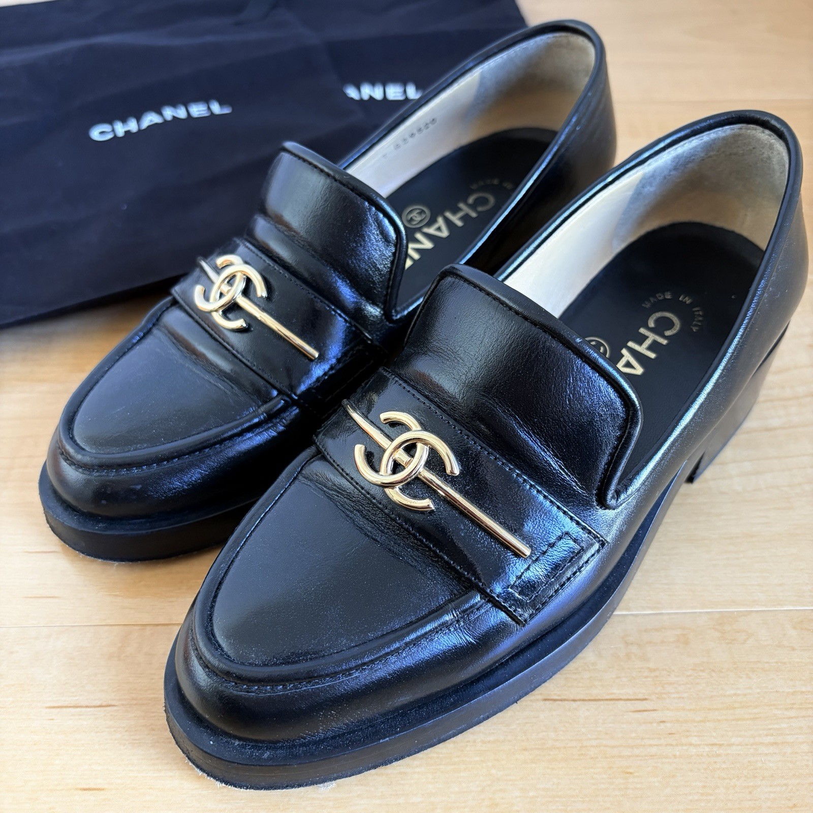 CHANEL coco Loafers Leather fashion flat shoe’s women’s black/gold Size 34