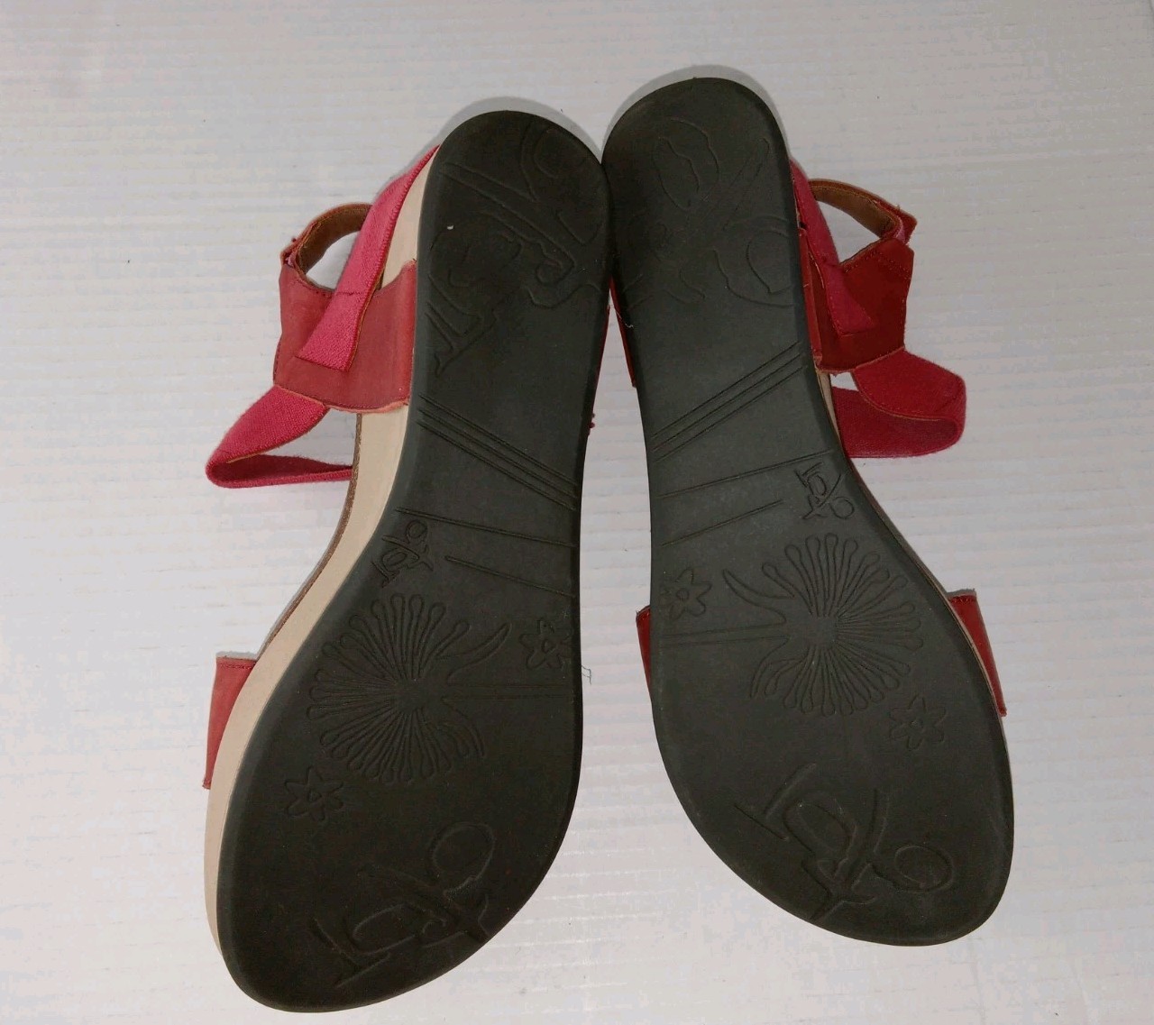 OTBT Bushnell Red Leather Wedge Stappy Sandals Shoes Womens 9.5