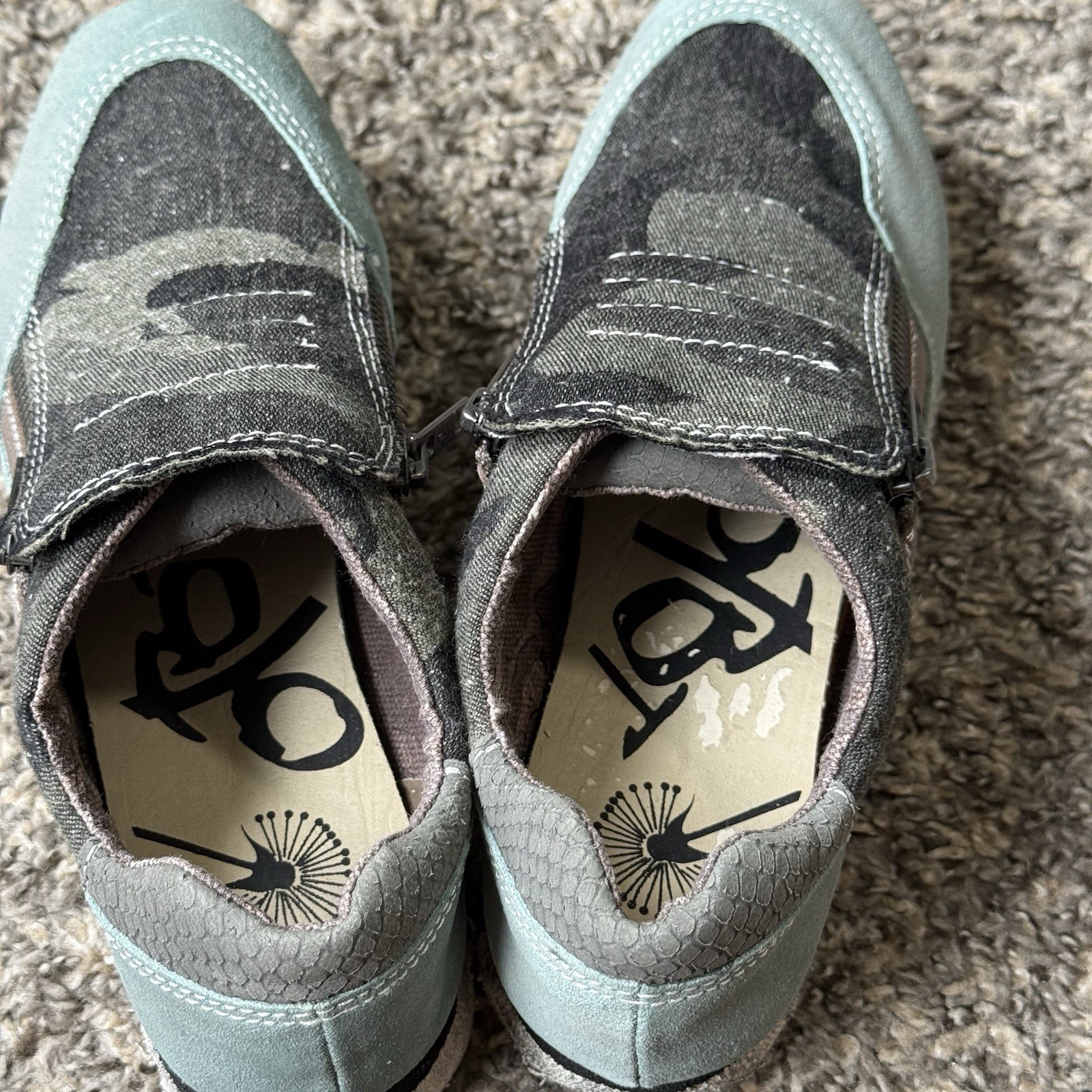 OTBT Sewell 6.5 M Sneakers Shoe Leather Fabric Zip Slip-on Athleisure Camo Blue