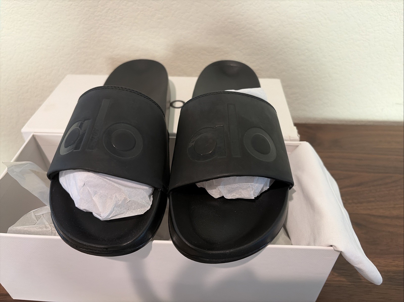 Alo Yoga The It Slide 2 Black Slides Womens Size 9 NIB W7108R New In Box