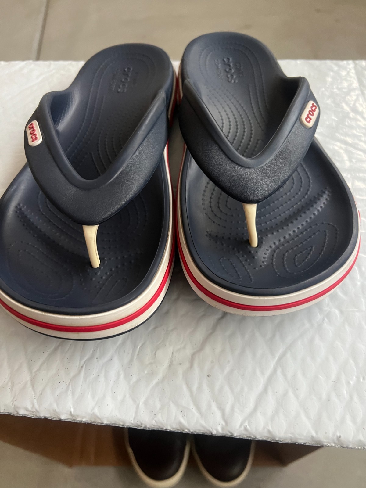 Crocs Flip Flops Navy Blue Red White Stripe Comfort Sandals Unisex Size 7M 9 W