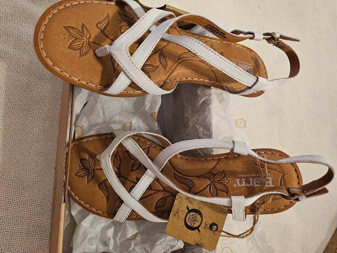 Born sandals size 8 womens new
