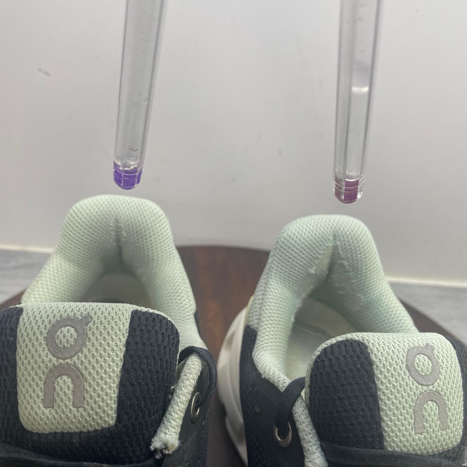 On Cloud 21.99627 Cloudflyer 4 Running Women’s 8.5 Black White Green Sneakers