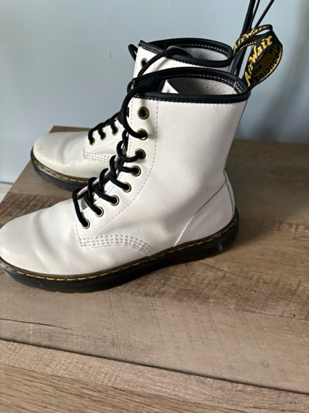 Dr. Martens Women’s White/Black Leather Combat Ankle Boots Lace Up Size 7
