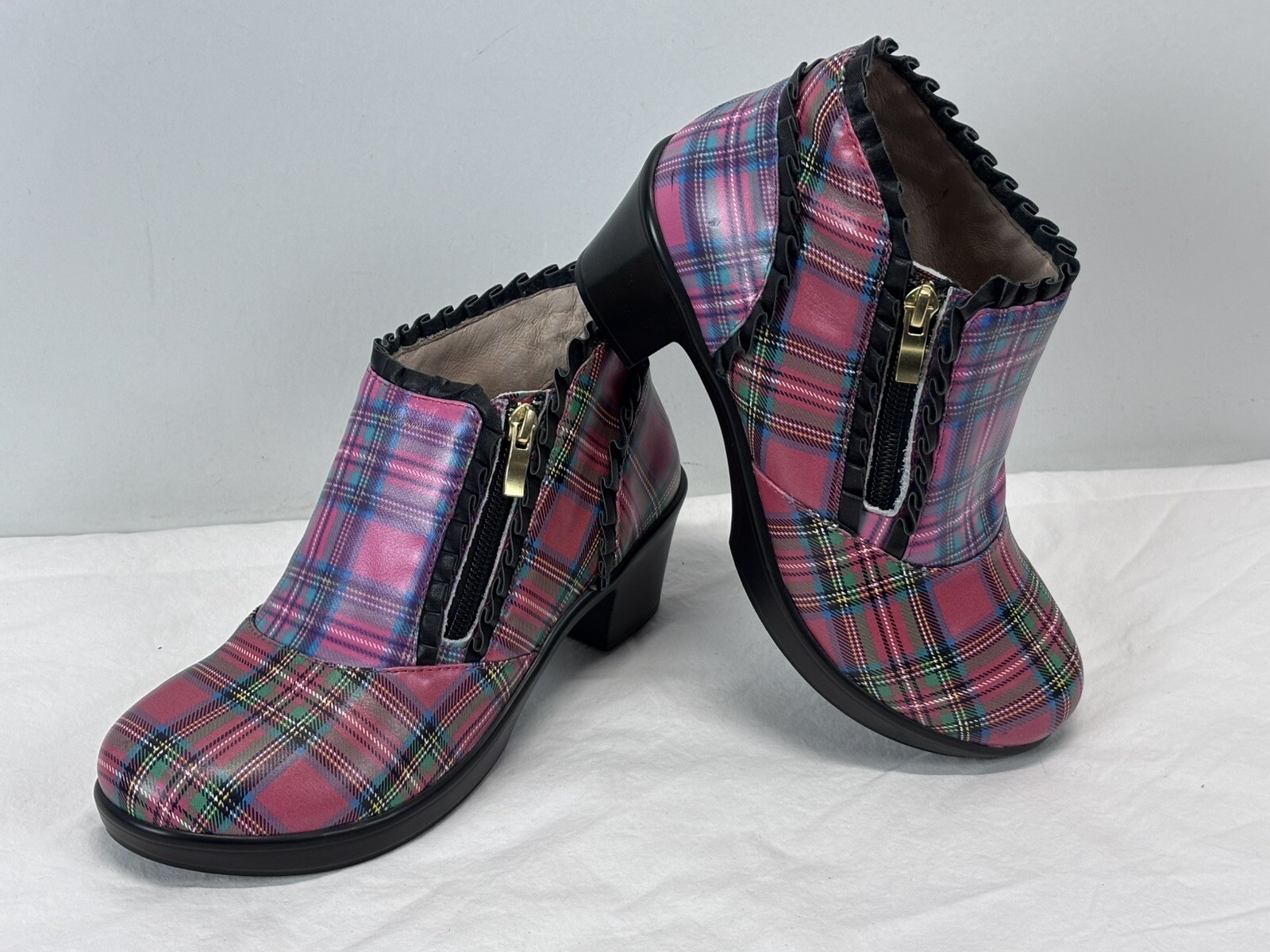 NEW! Alegria Hannah Tartan Bootie Sz 36 US 6.5? Women’s Red Pink Plaid Zip Shoes
