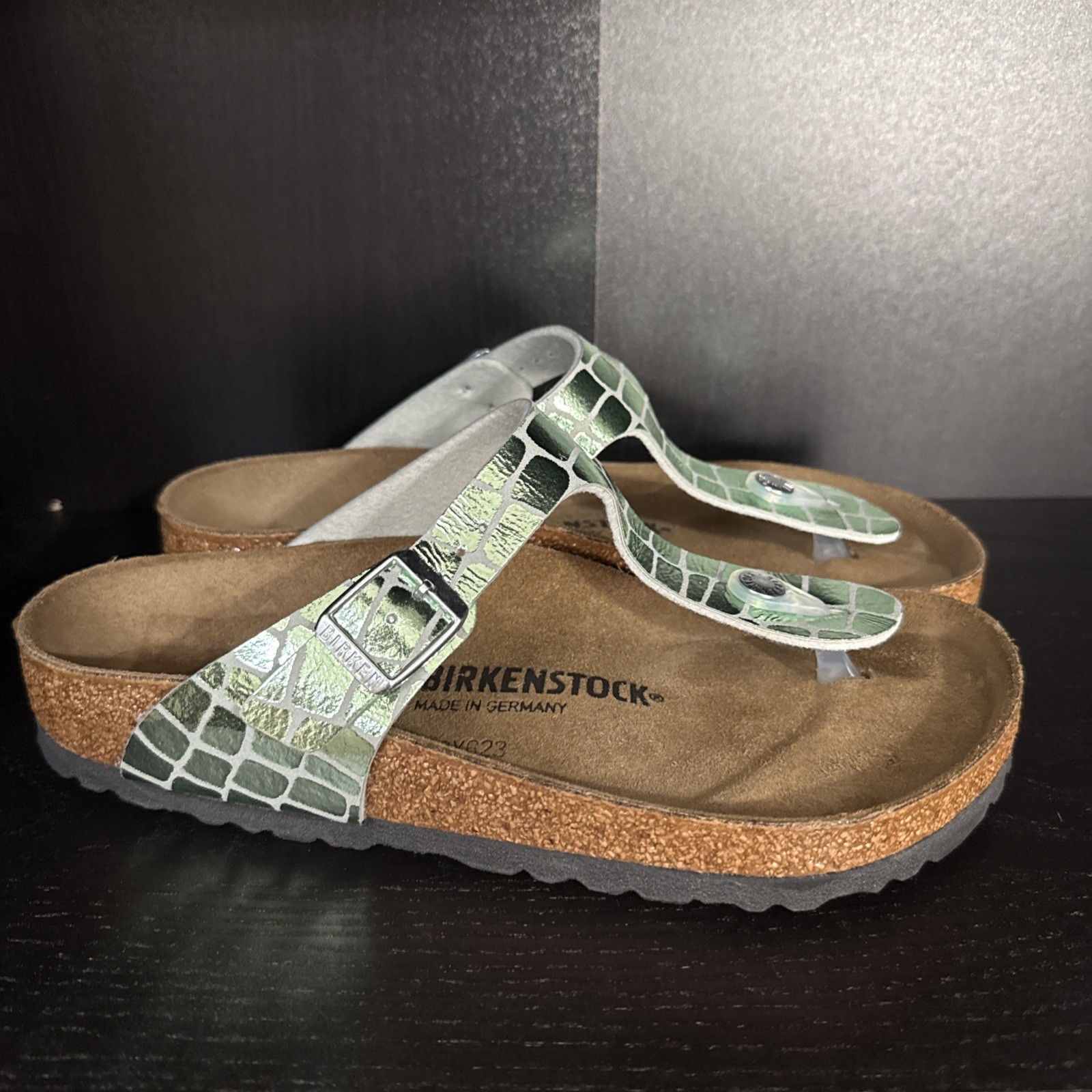 Birkenstock Gizeh Thong Sandals Gator Gleam Pearl Light Mint Silver US 7 – 38 EU