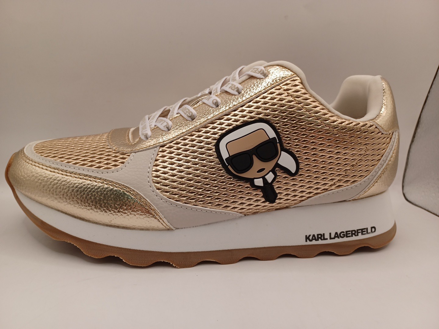 NEW Karl Lagerfeld Paris Meade Lace Up Sneakers Womens Size 8.5 US