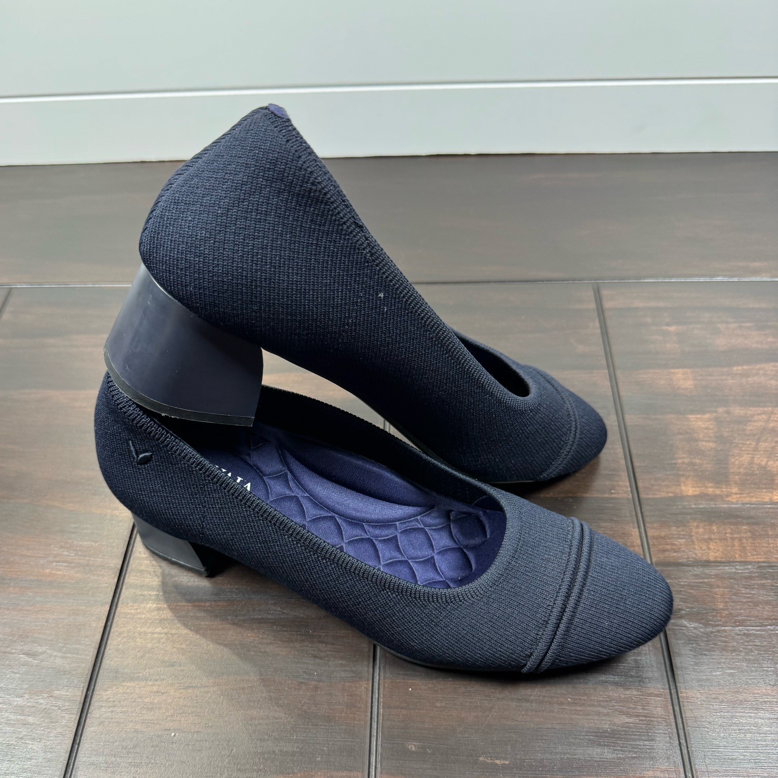 Vivaia Julie Pro Round-Toe Chunky Heels Navy Blue Size 39.5/US 8. 5