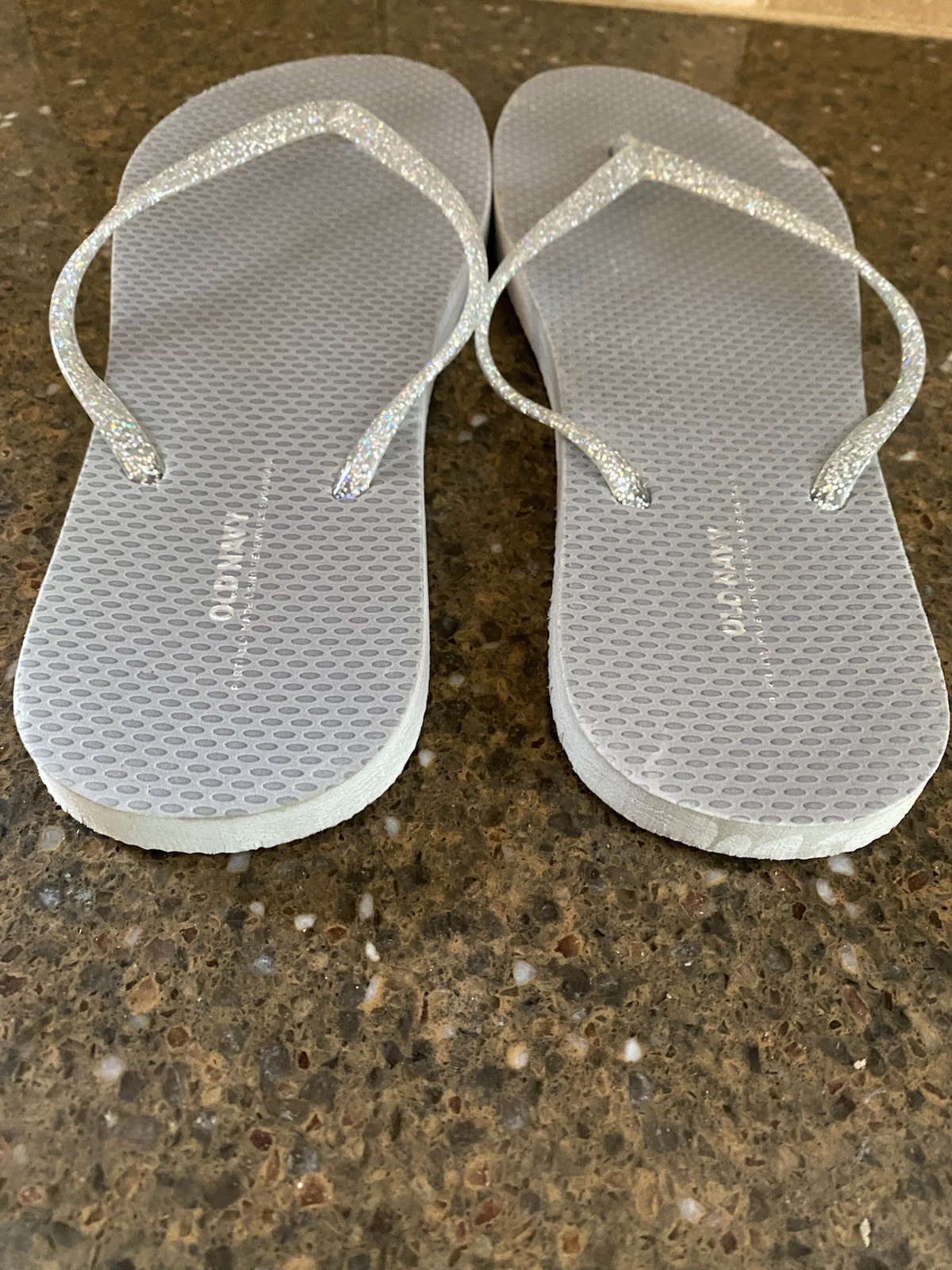 Old Navy size 9 NWOT Grey Gray Flip Flops Sparkle Summertime Cute Wedding