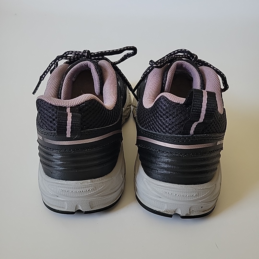 New Balance All Terrain 573 Sneakers 9.5 Low Top Lace Up Black Activewear Casual
