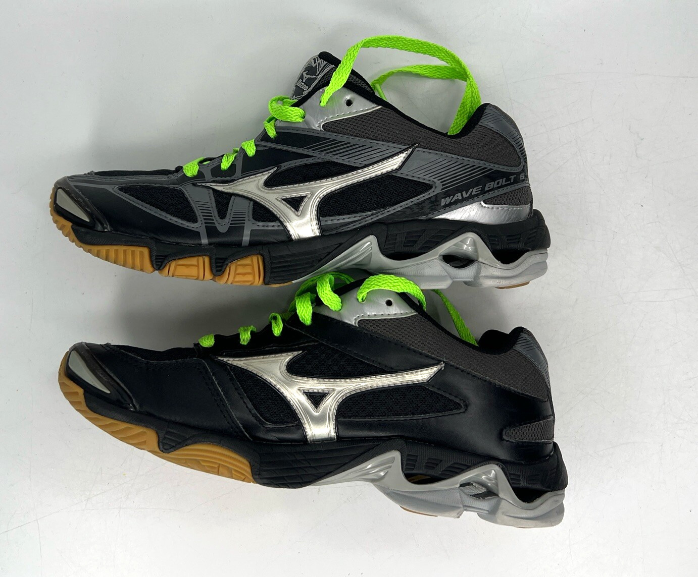 Womens Mizuno wave bolt 6 volley ball shoes/sneakers Size 8.5 grey and black