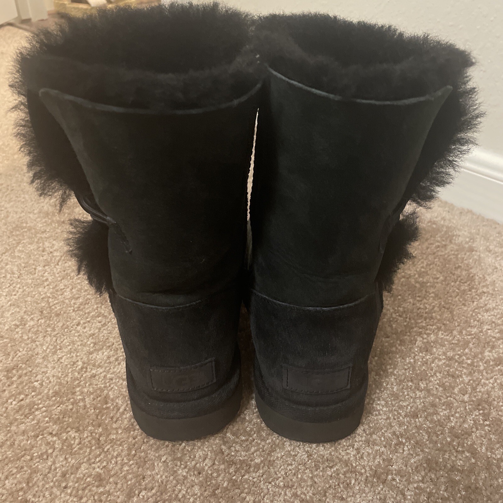 UGG Australia Bailey Button Black Leather Women’s Boots Size 7 S/N 5803