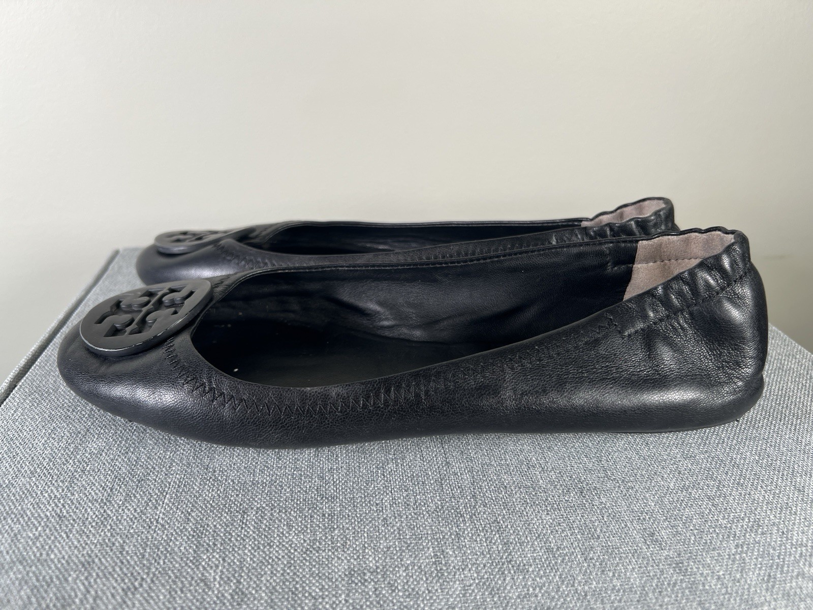 Tory Burch Minnie Travel Black Leather Ballet Flats Metal Logo Medallion No Size