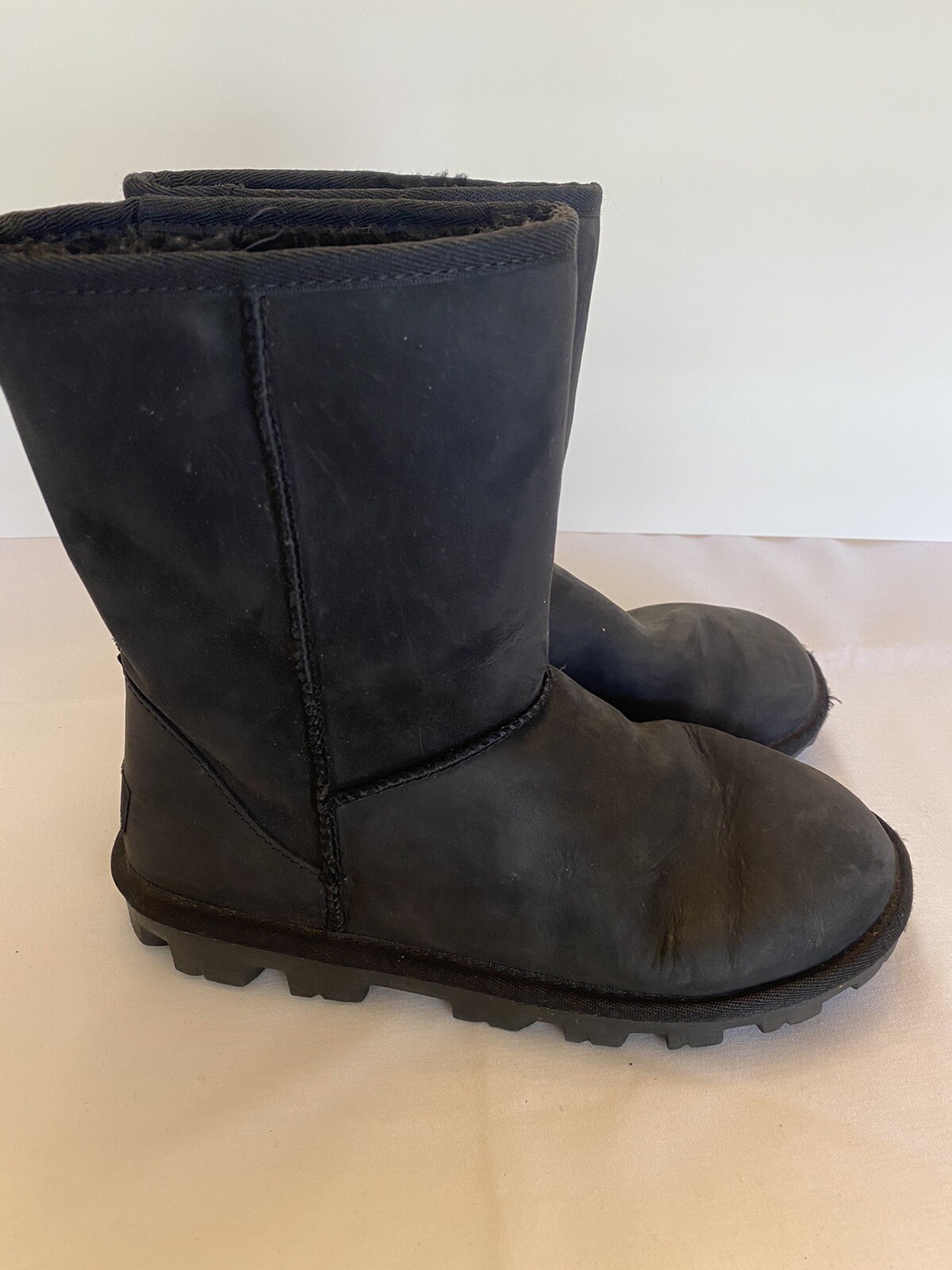 UGG Essential Short UGGpure Black Boot Size 8 1111513