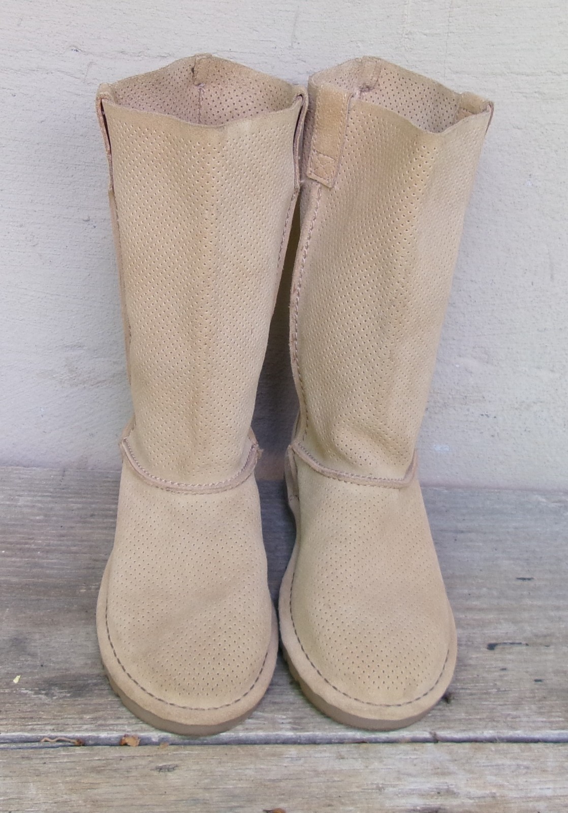 UGG Classic Unlined Light Brown Suede Tall Perforated Boots NEW Size 7